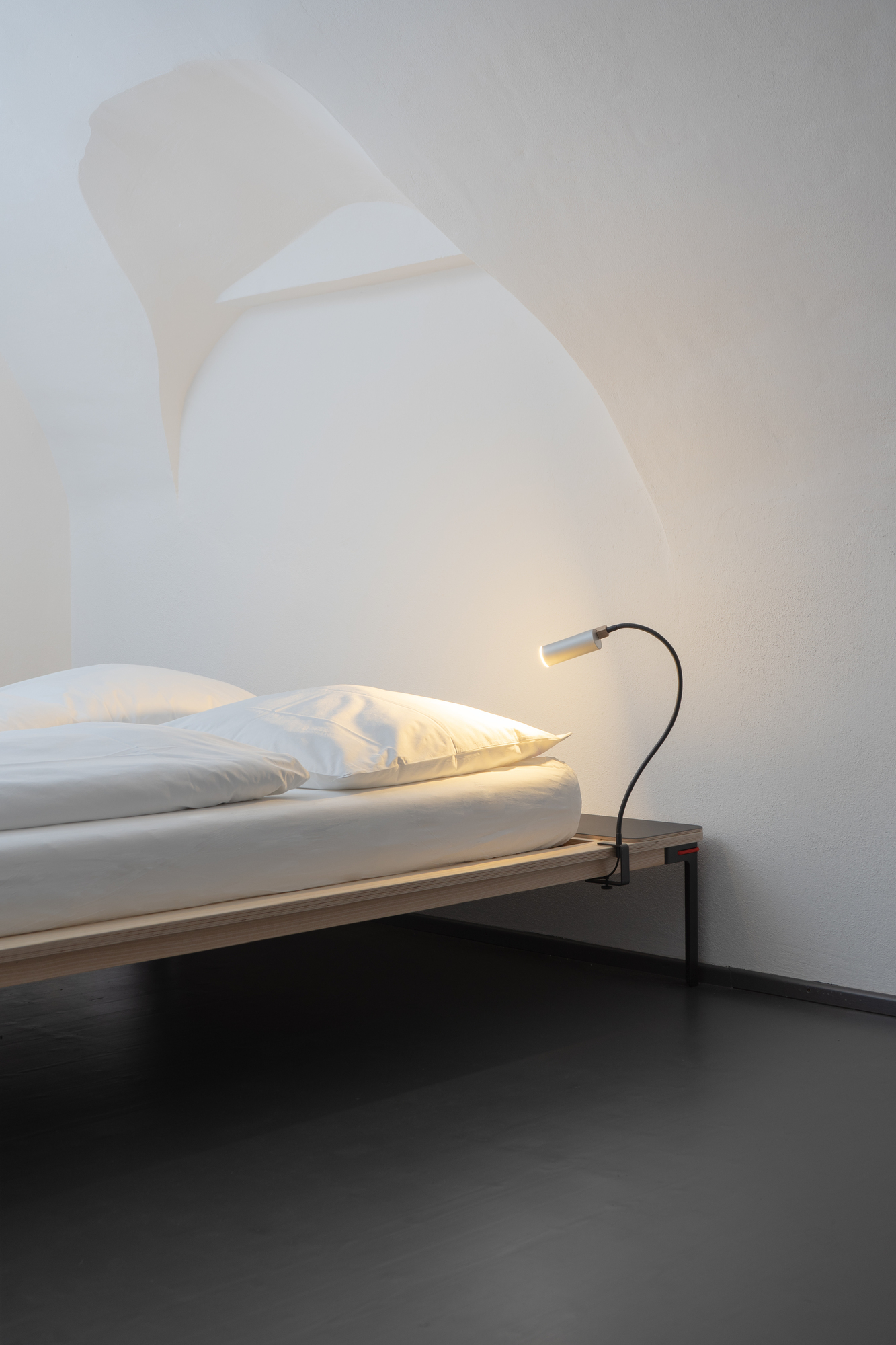 Seiltänzer bed 200 red 140 x 200 Nils Holger Moormann
