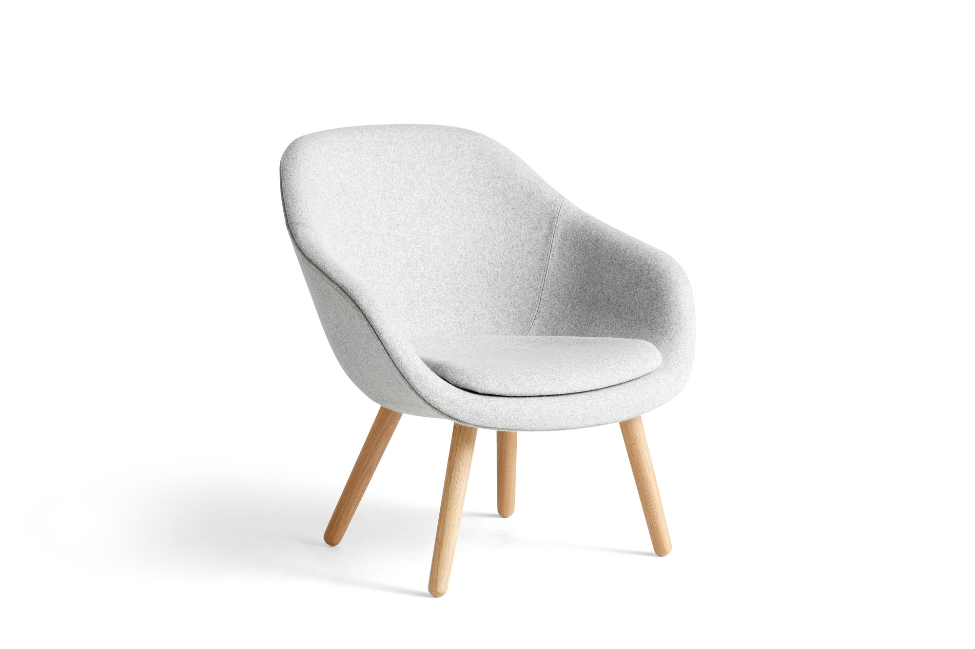 About a Lounge AAL 82 / AAL82 Armchair Hay