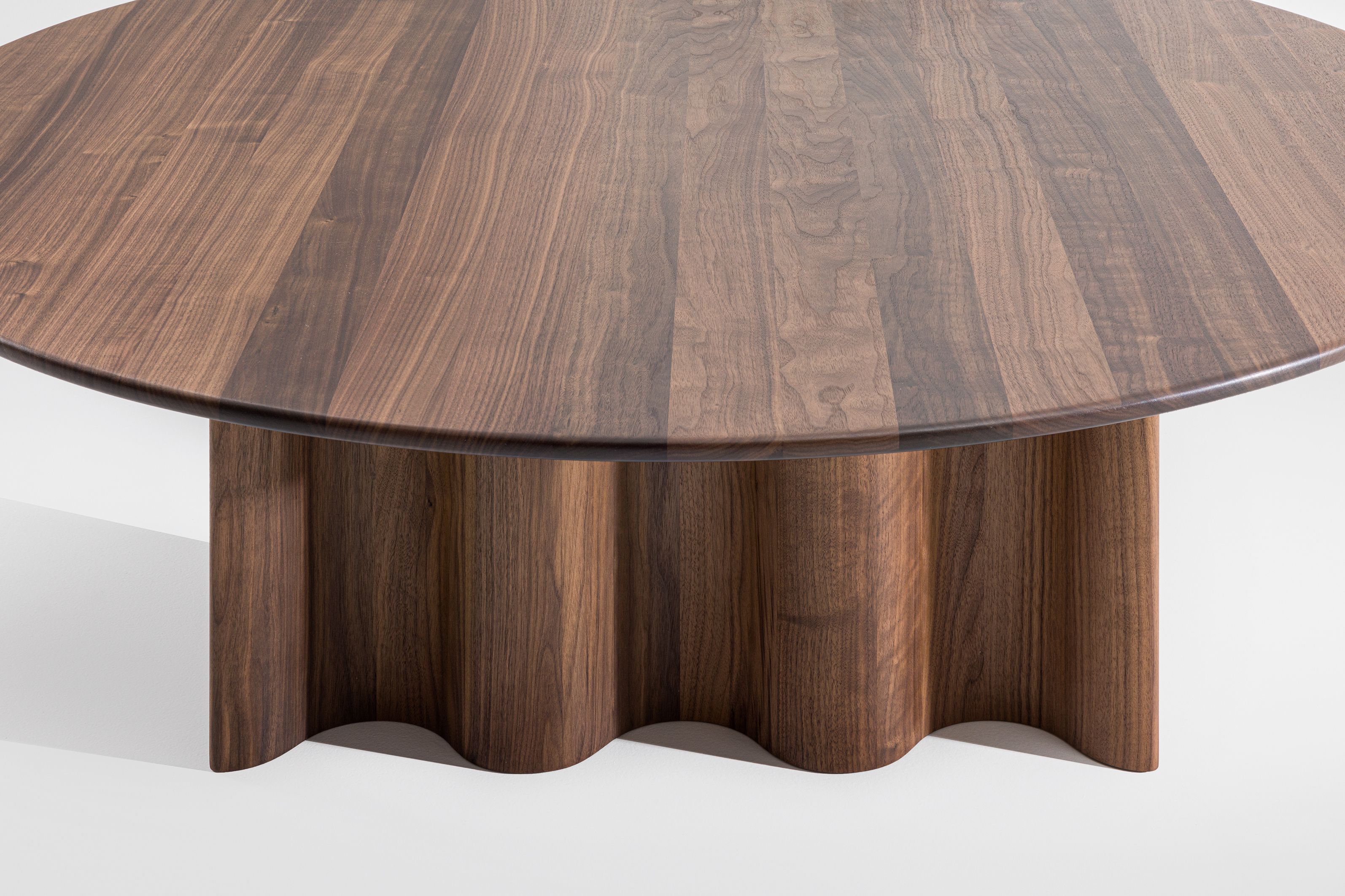 Curtain coffee table round walnut Zeitraum