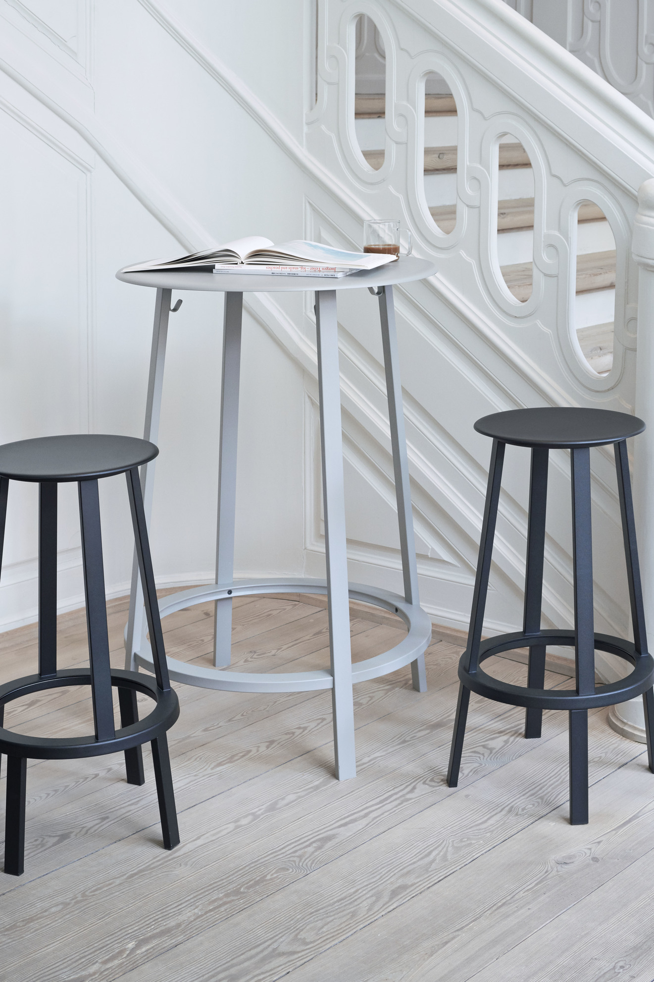 Revolver Table Hay