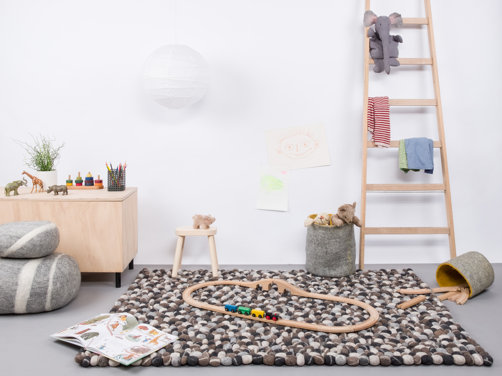 Felt ball Carpet 120x170 cm Myfelt Nela