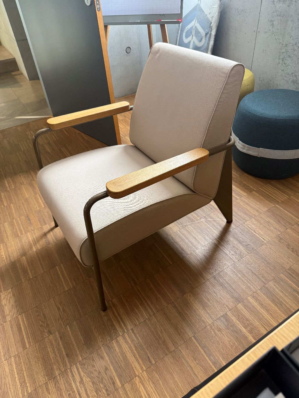 Vitra Salon Chair Display Model / Used Furniture