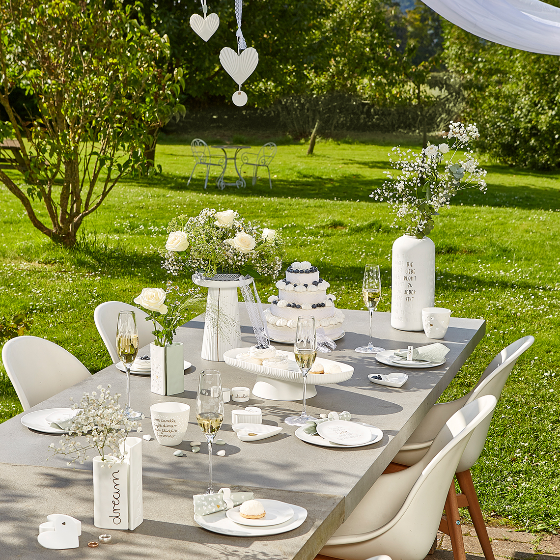 Die Liebe Blüht zu Jeder Zeit" Wedding Vase Wheels 