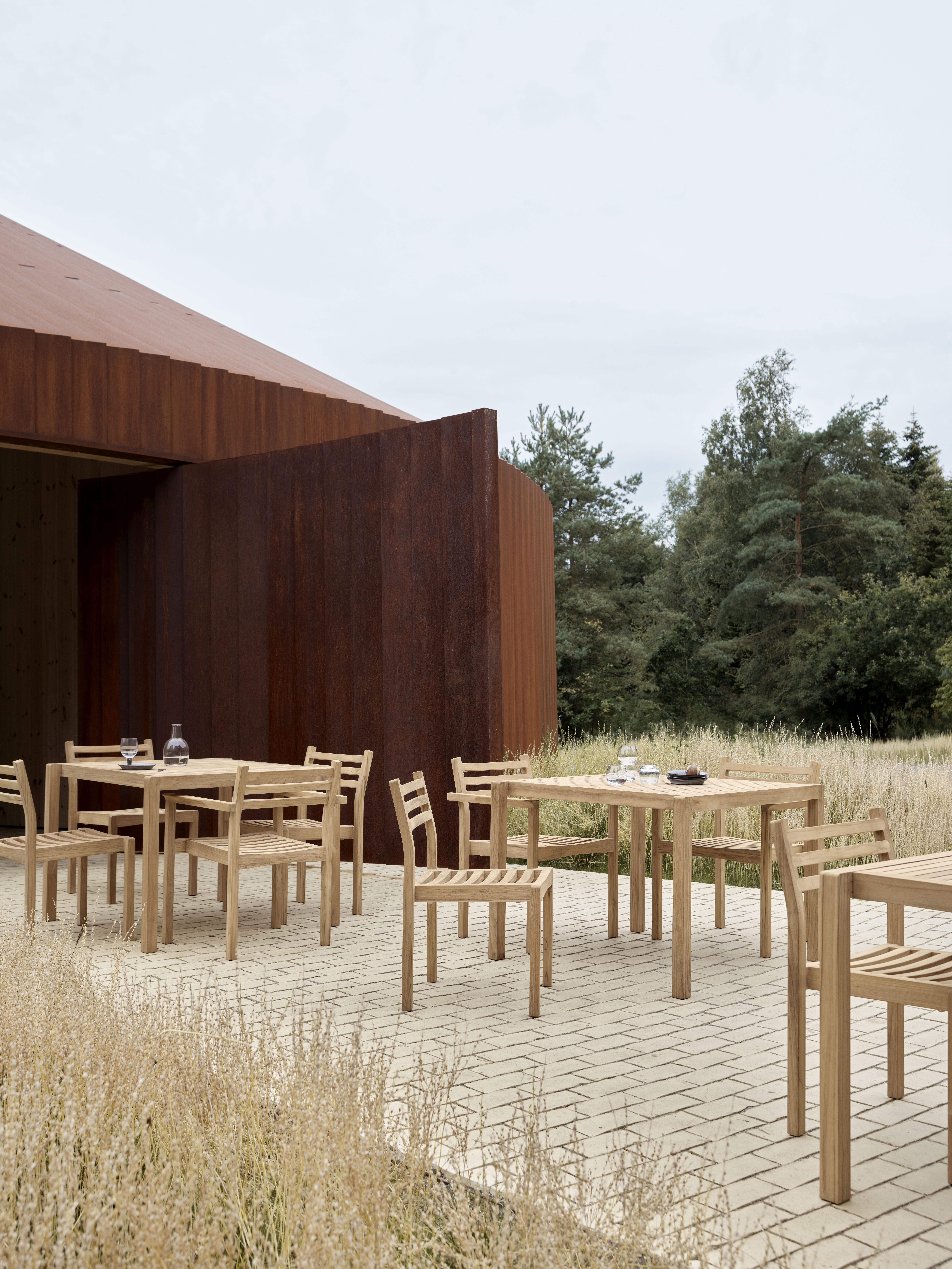 AH902 Outdoor dining table Carl Hansen & Søn