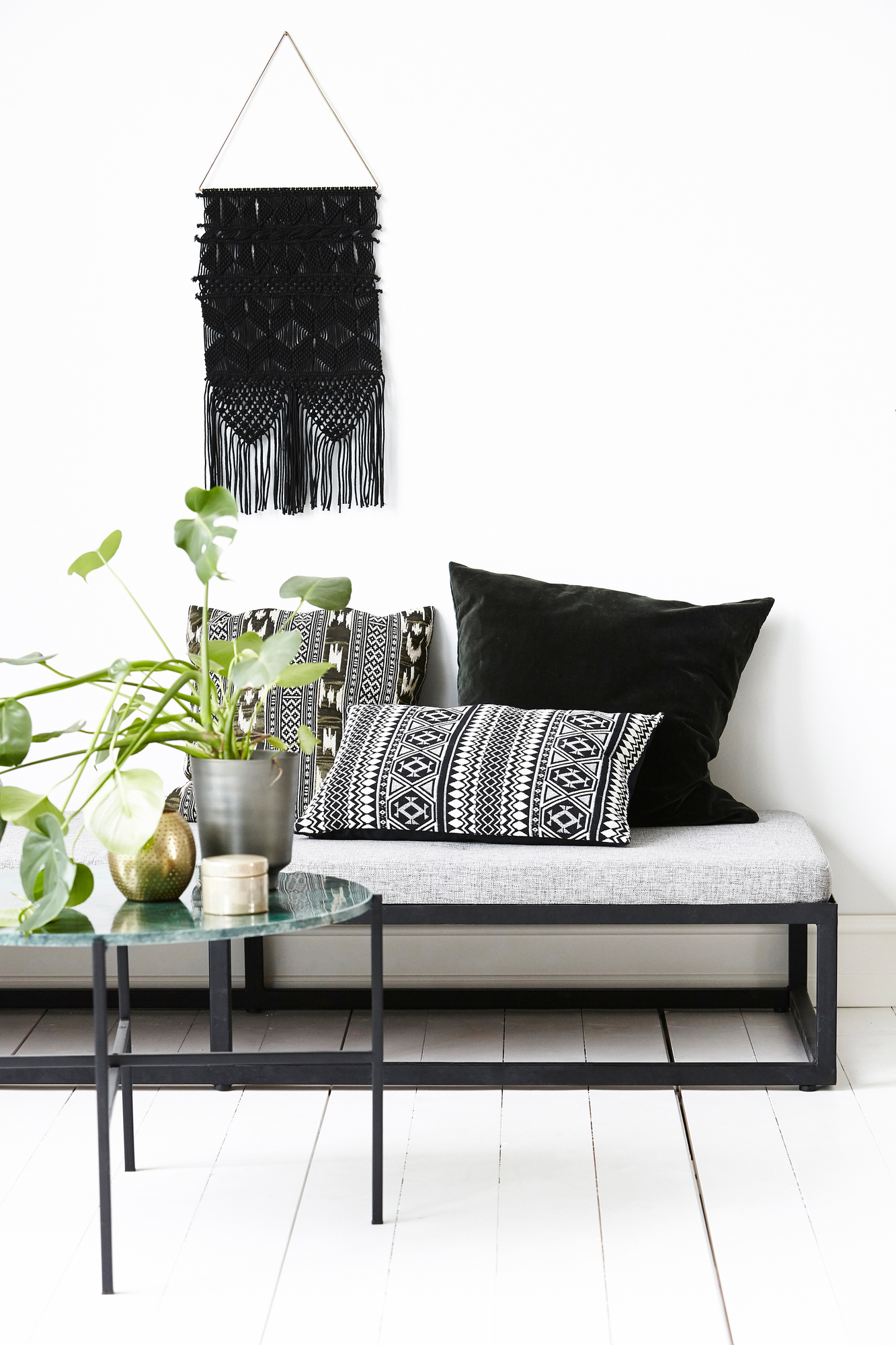 Artesian wall decoration black house doctor SINGLE PIECES