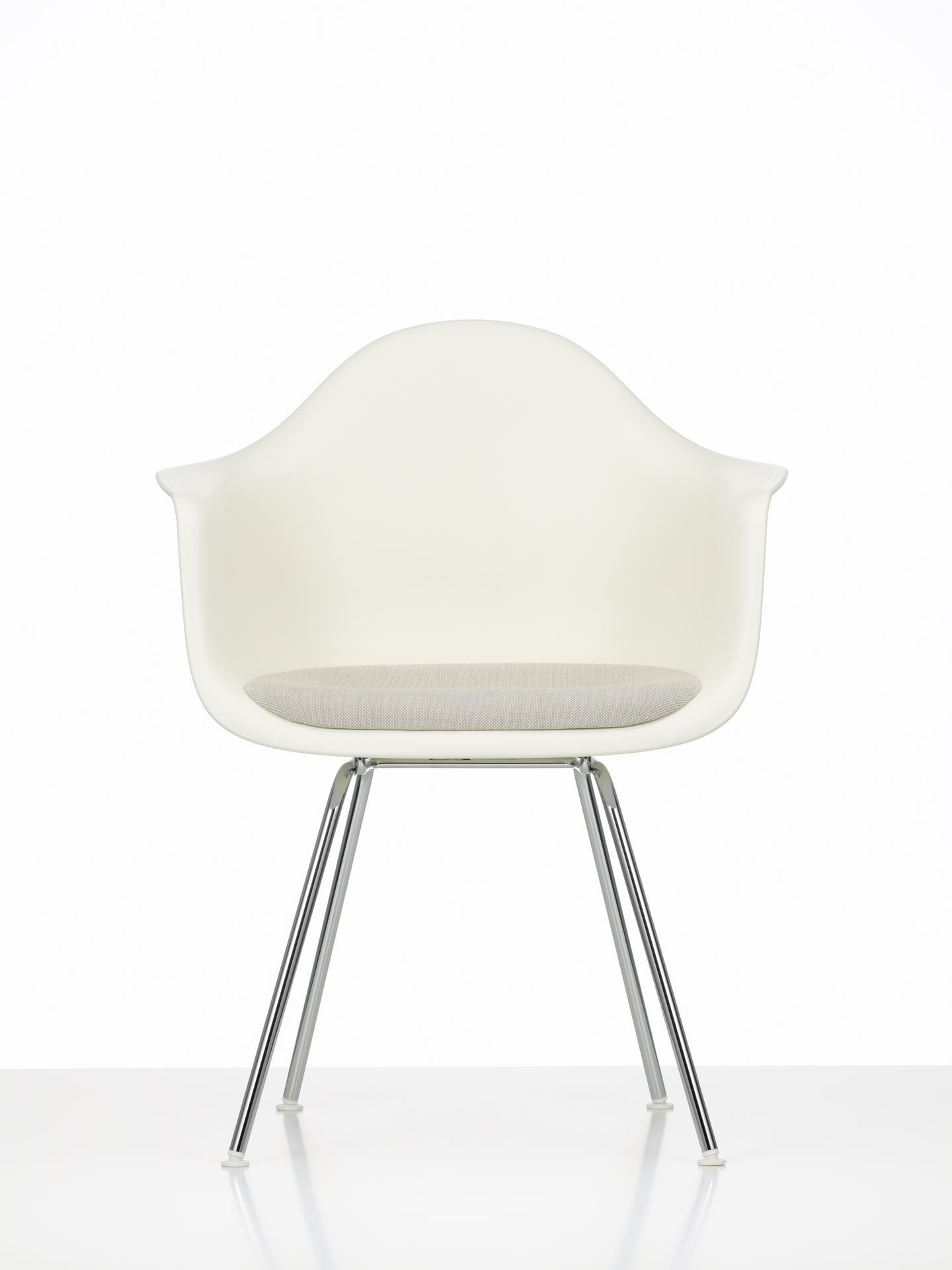 Eames Plastic Arm Chair DAX with seat cushion Vitra