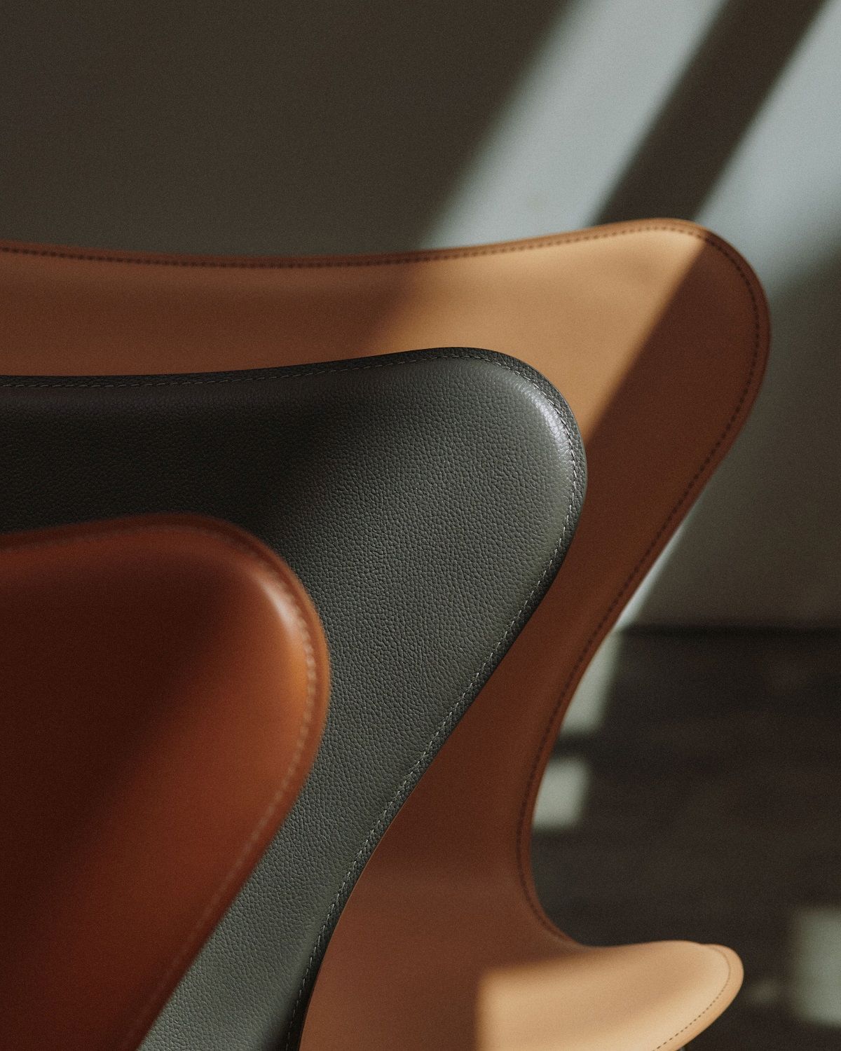 Seven / Series 3107 Tailored chair Fritz Hansen