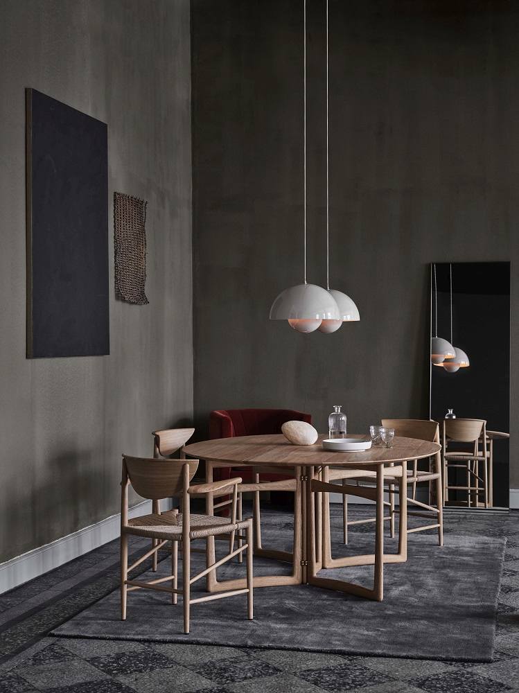 Drawn HM4 Chair with Armrests AndTradition