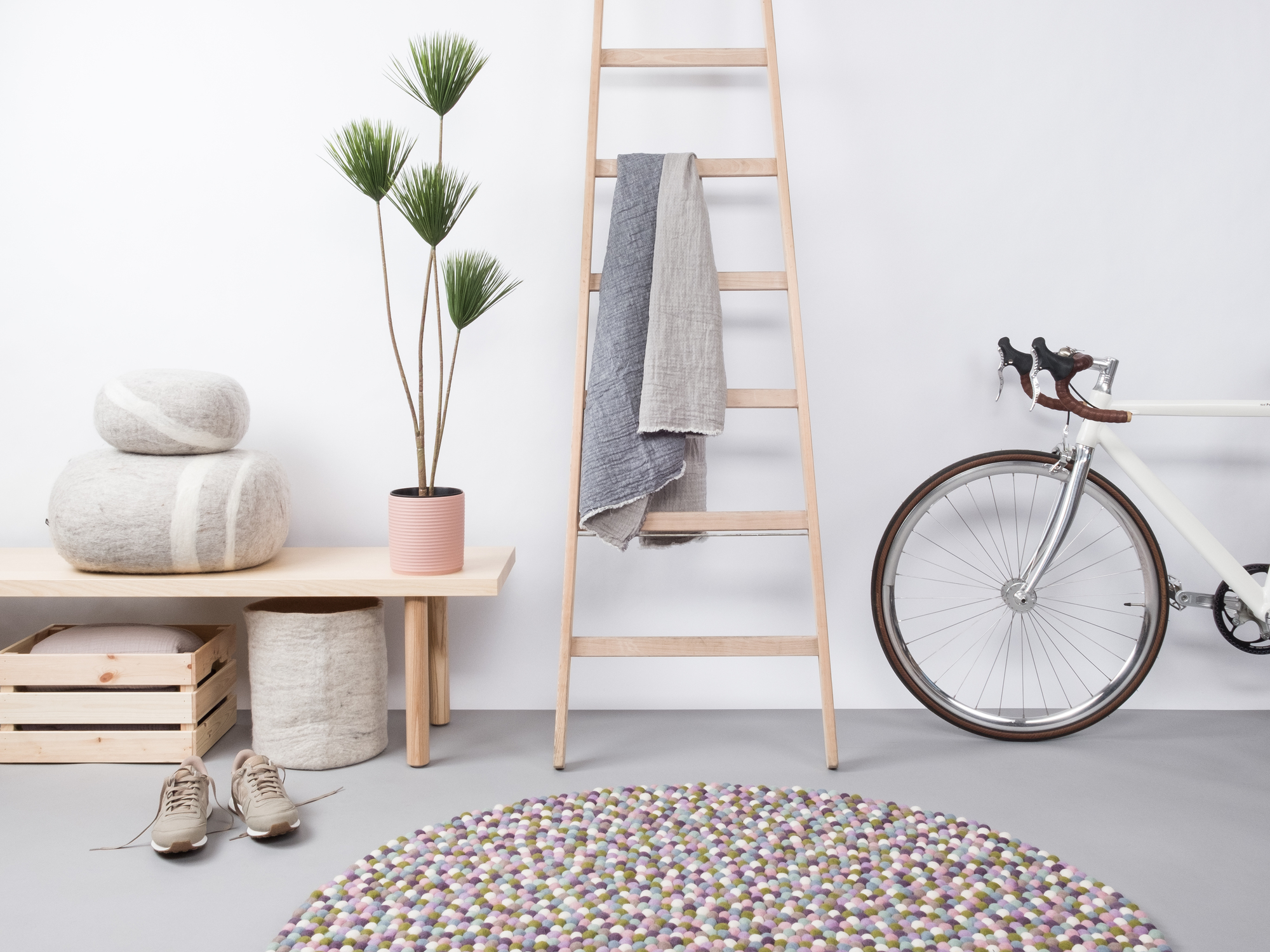 Felt ball Carpet round 140 cm myfelt