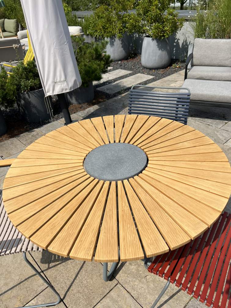 Circle table and Click chairs combination Outdoor Houe EXHIBITION PIECES