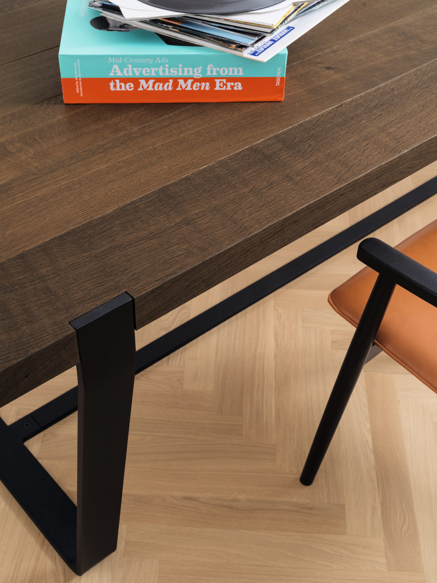 BB 11 Clamp Table Walnut Janua