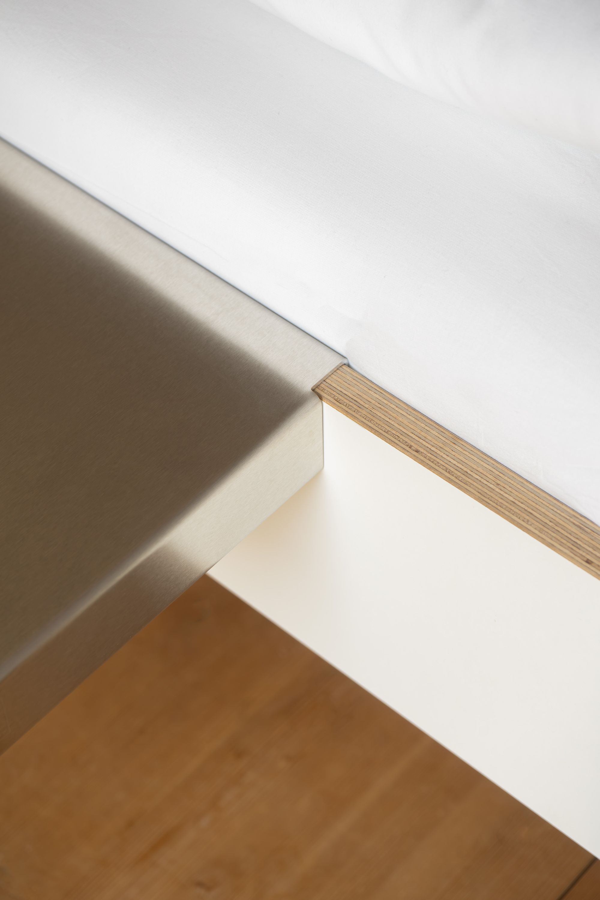 Bed edge light side shelf for Siebenschläfer / Tagedieb Nils Holger Moormann