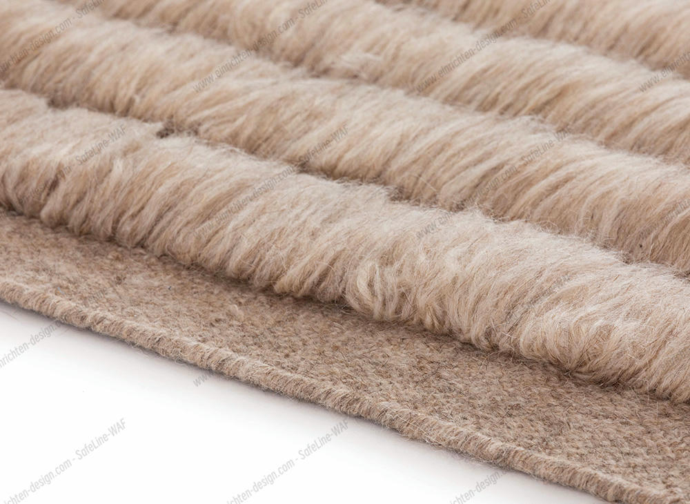 Detailaufnahme des beigen Lines Rug Teppichs von Gan mit Struktur und weicher Oberfläche.