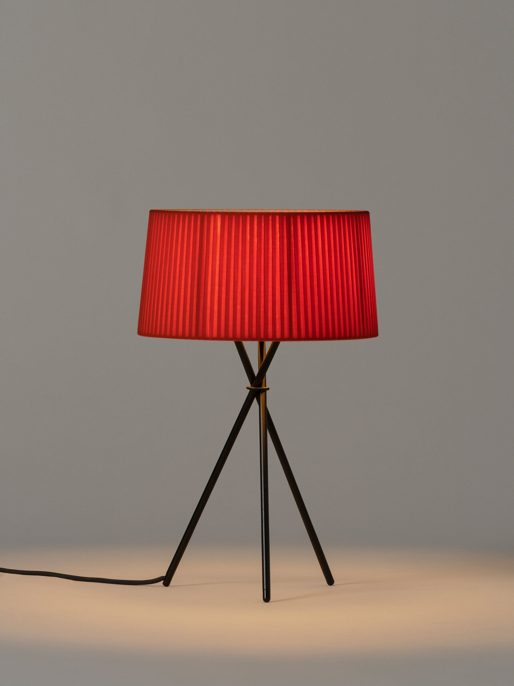 Tripode M3 Table Lamp Amber Red Santa & Cole