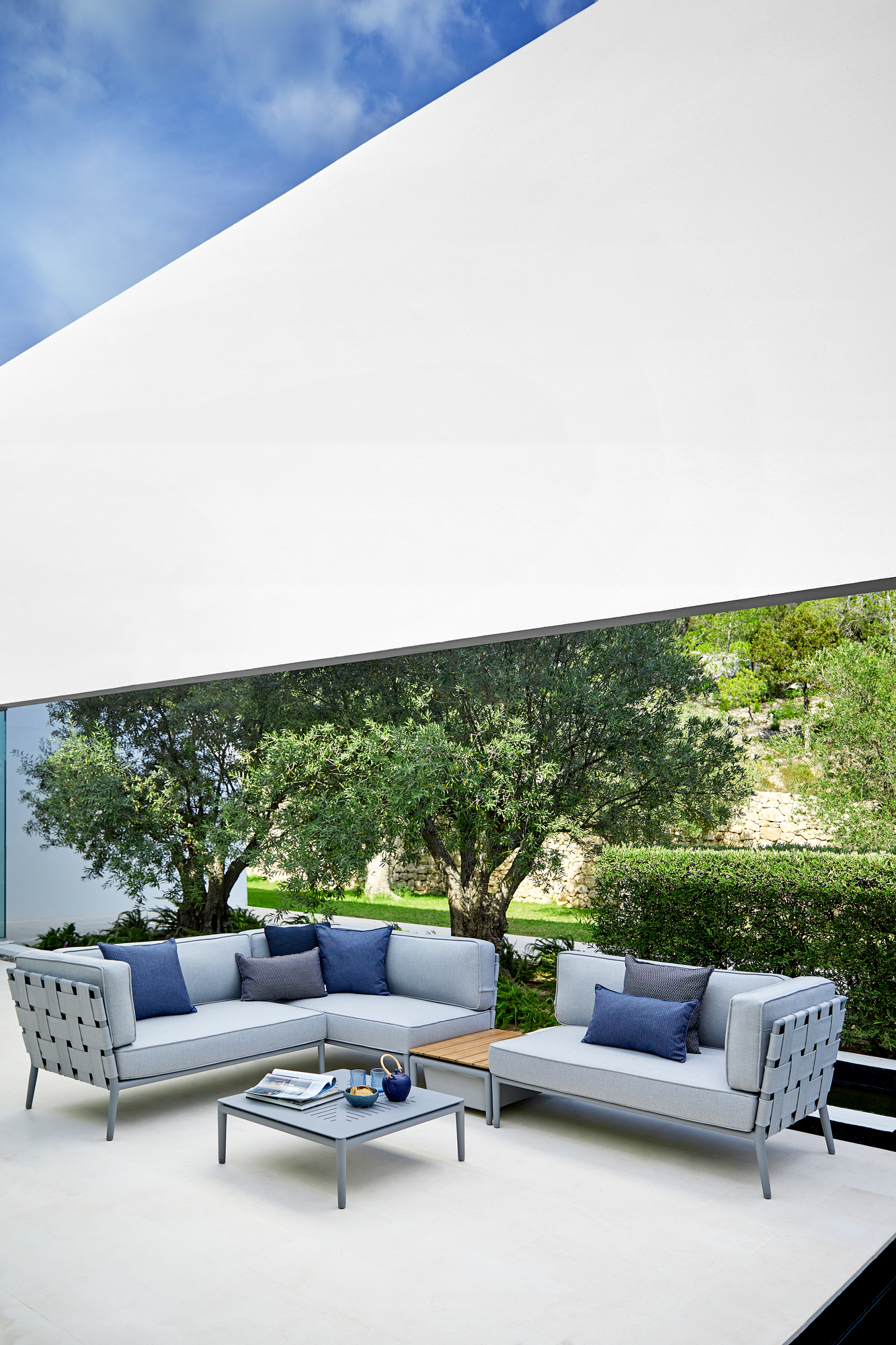 Conic Outdoor coffee table light grey Cane-Line