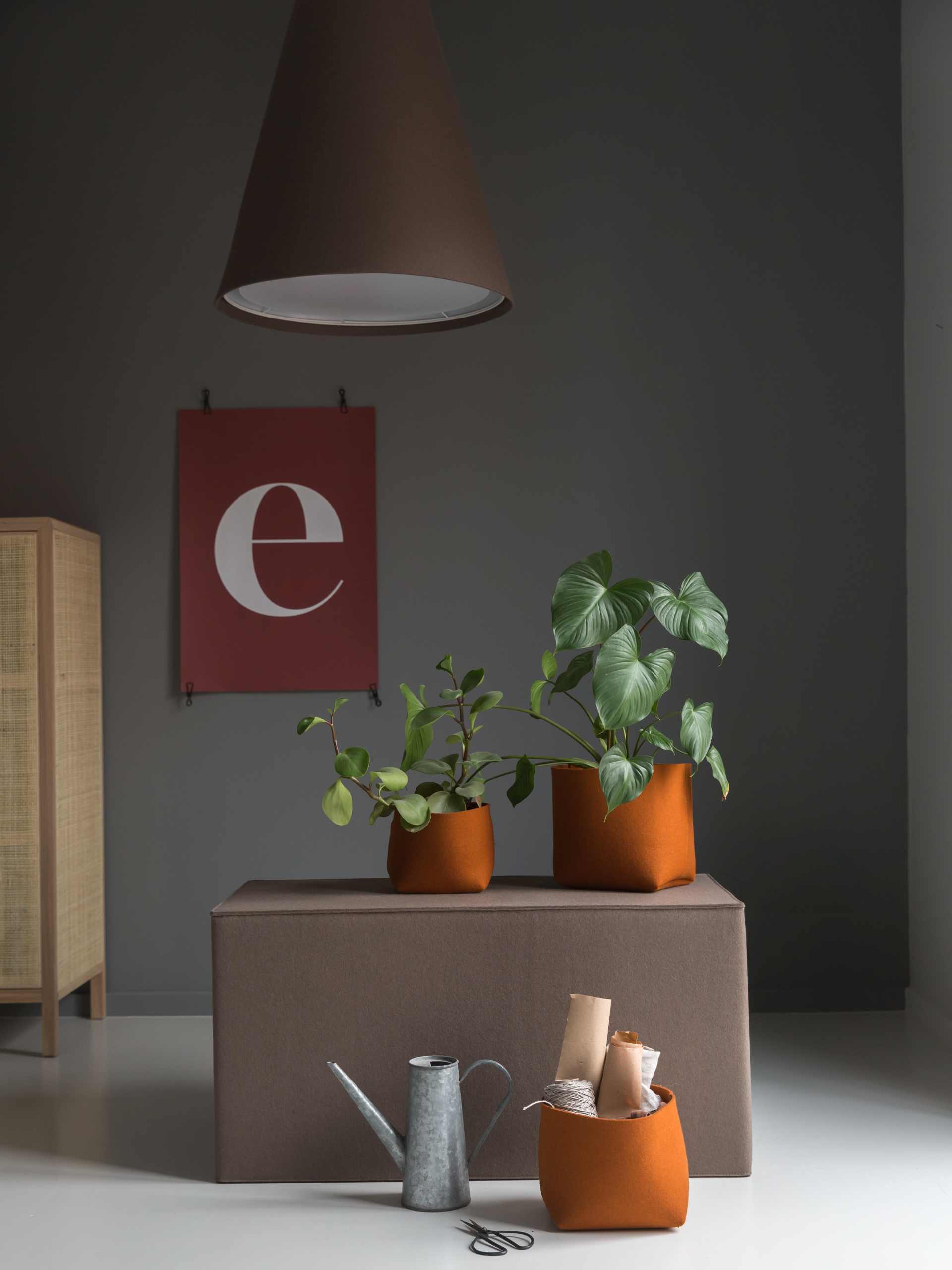 Cuboid seating stool Hey Sign