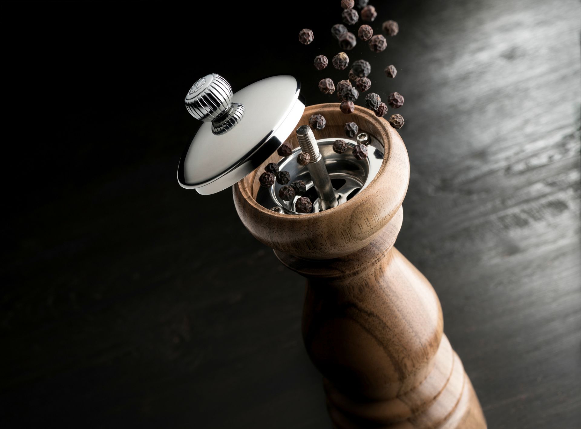 Peugeot Bali Black Cast-Iron Pepper Mill and its Salt Cellar as a Gift Box