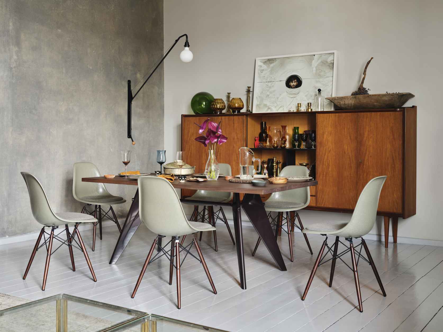 Eames Fibreglass Chair DSW Chair with seat cushion Vitra