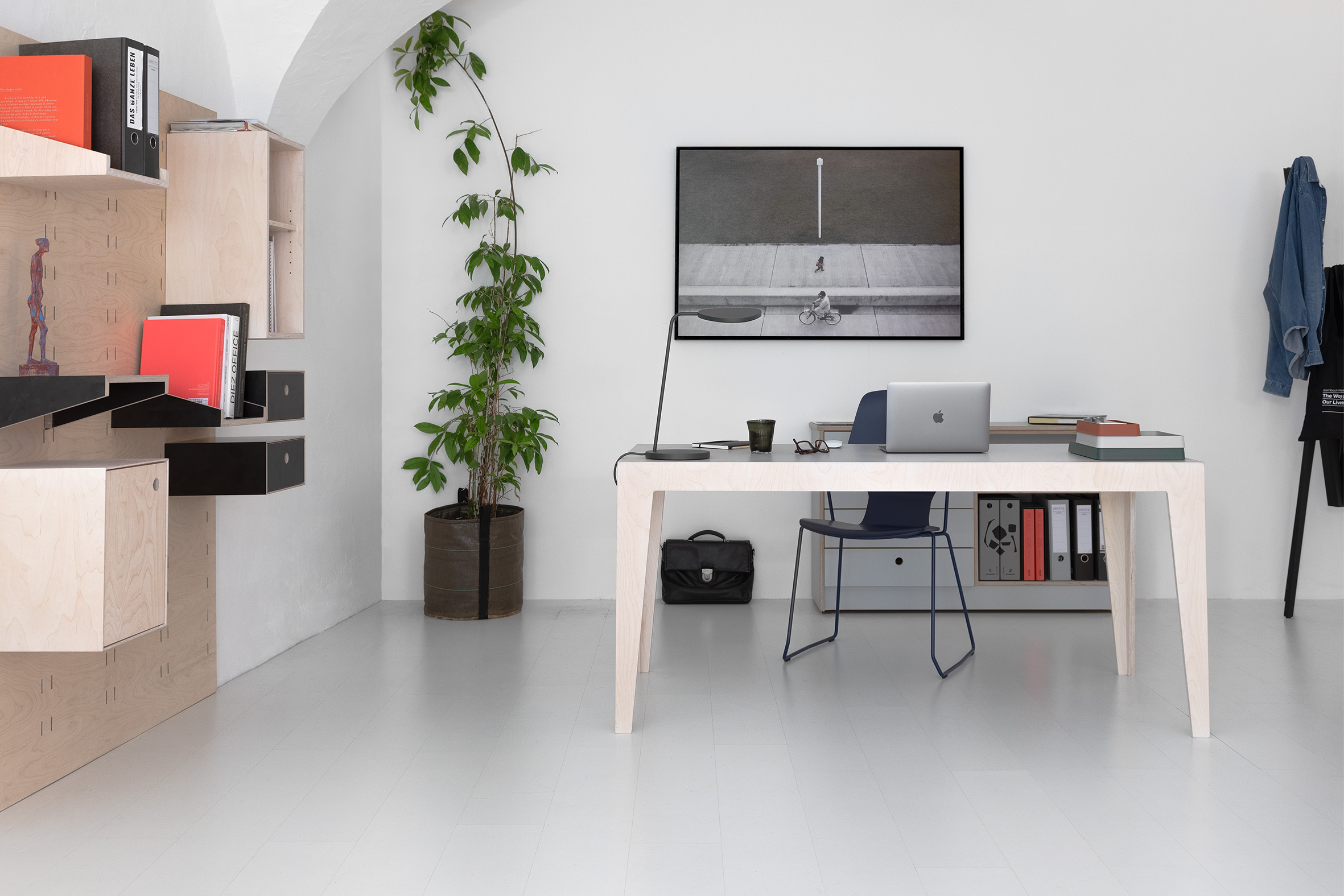 MARTA Minimalist Wooden Table Das ganze Leben