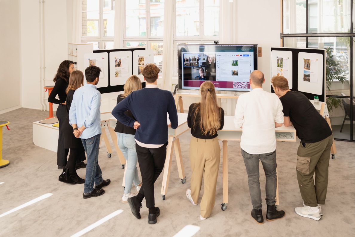 What if We Fly Taskboard W 240 cm Whiteboard Large Media Wall Interstuhl 