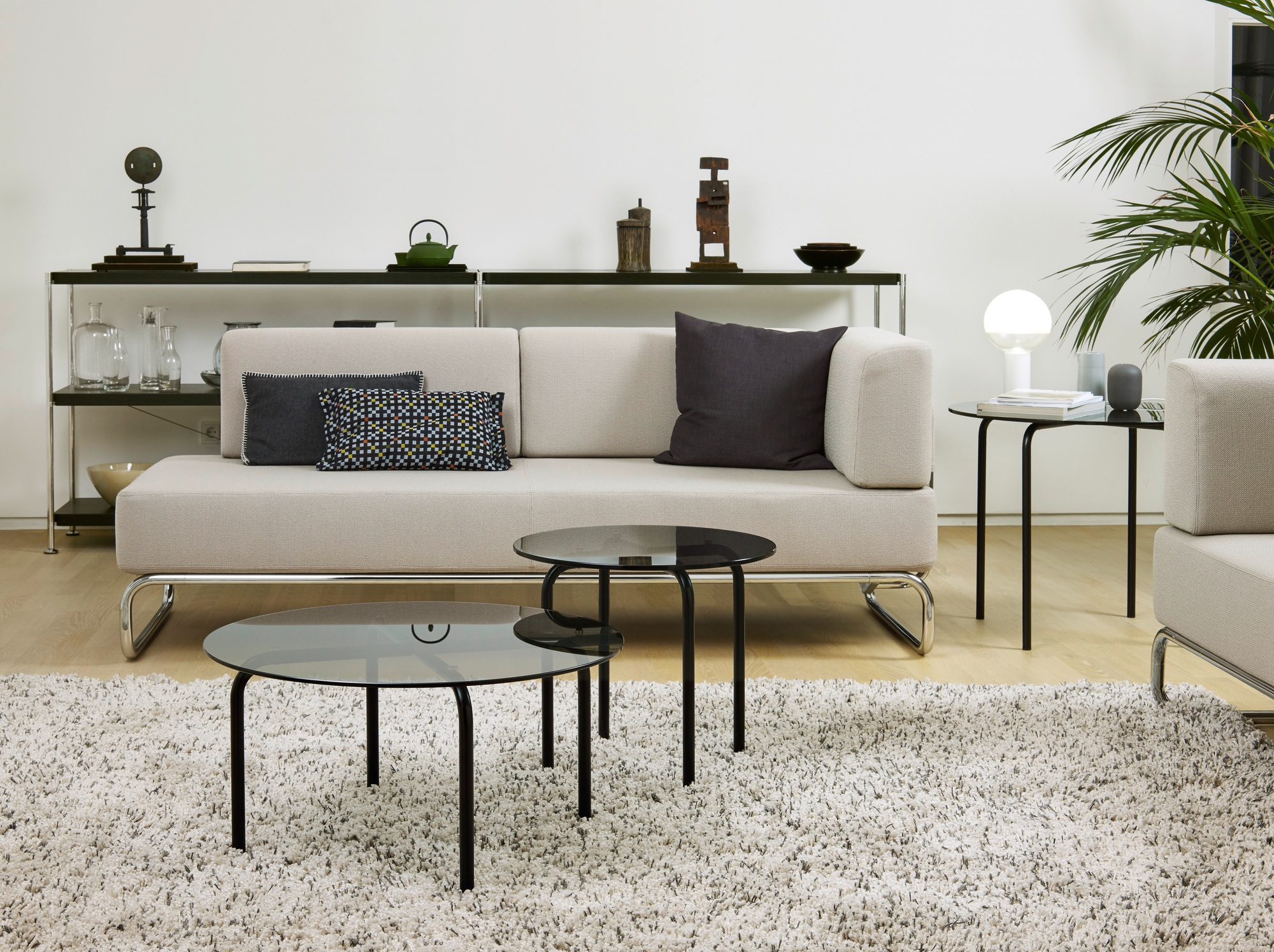 MR 515 Side table Thonet