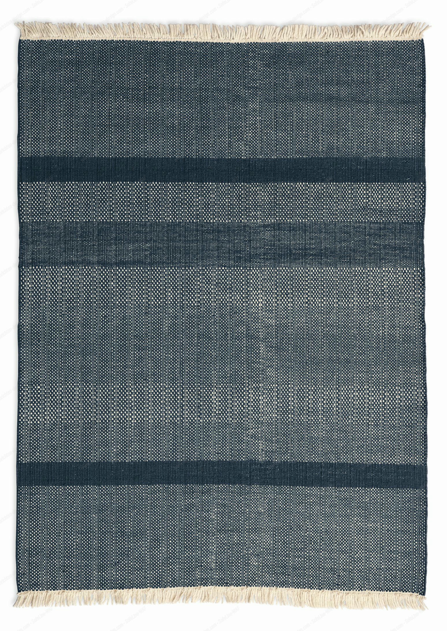 Blauer Tres Texture Teppich von Nanimarquina, 200x300 cm, mit Fransen und horizontalen Streifen.