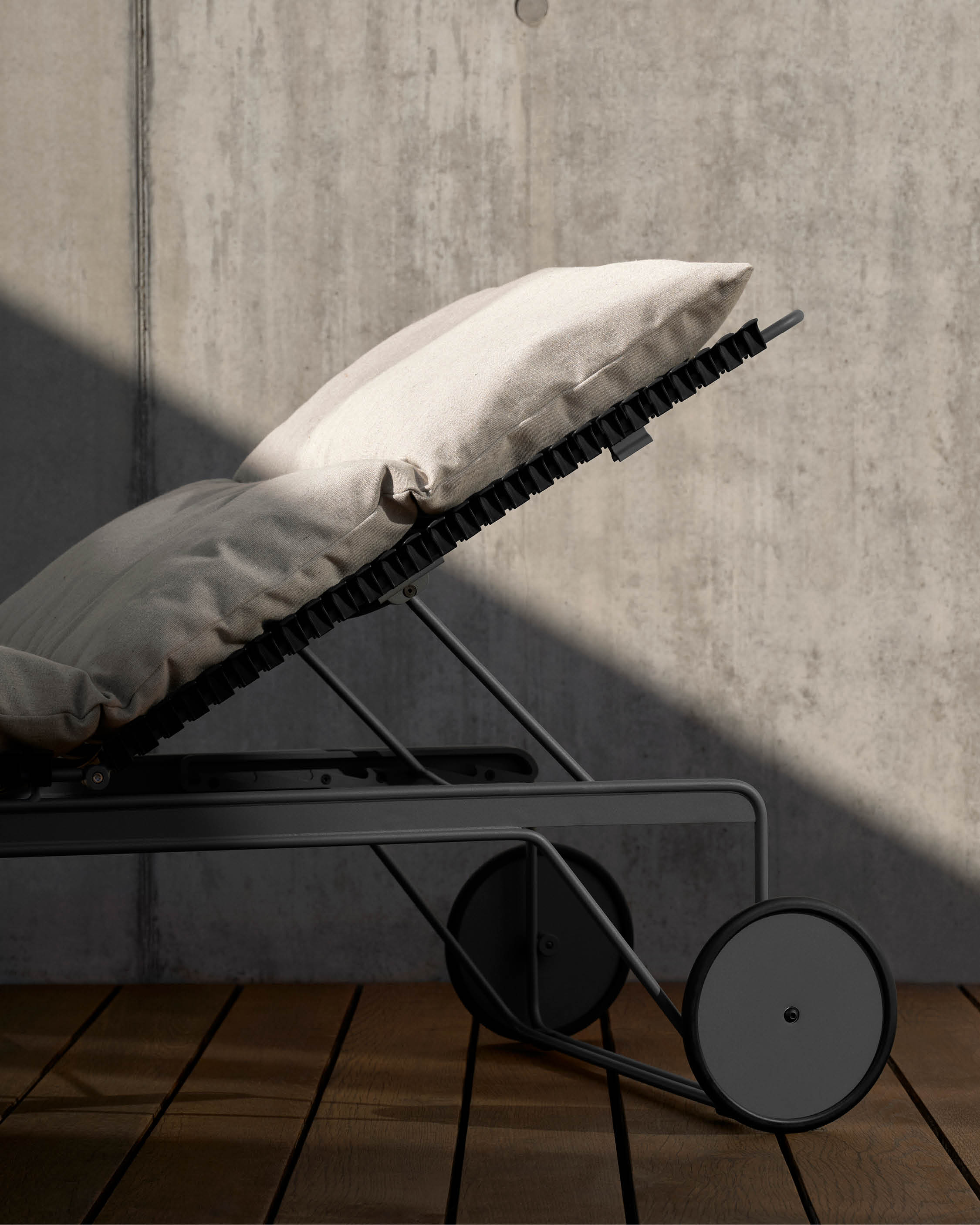 Click Adjustable Chaise Longue sun lounger Outdoor HOUE
