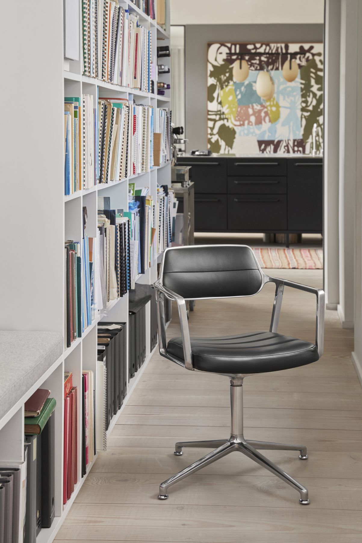 Vipp 453 / Vipp453 Swivel Chair DARK SAND TEXTILE / POLISHED ALUMINUM FRAME WITH CASTERS Vipp SINGLE PIECES