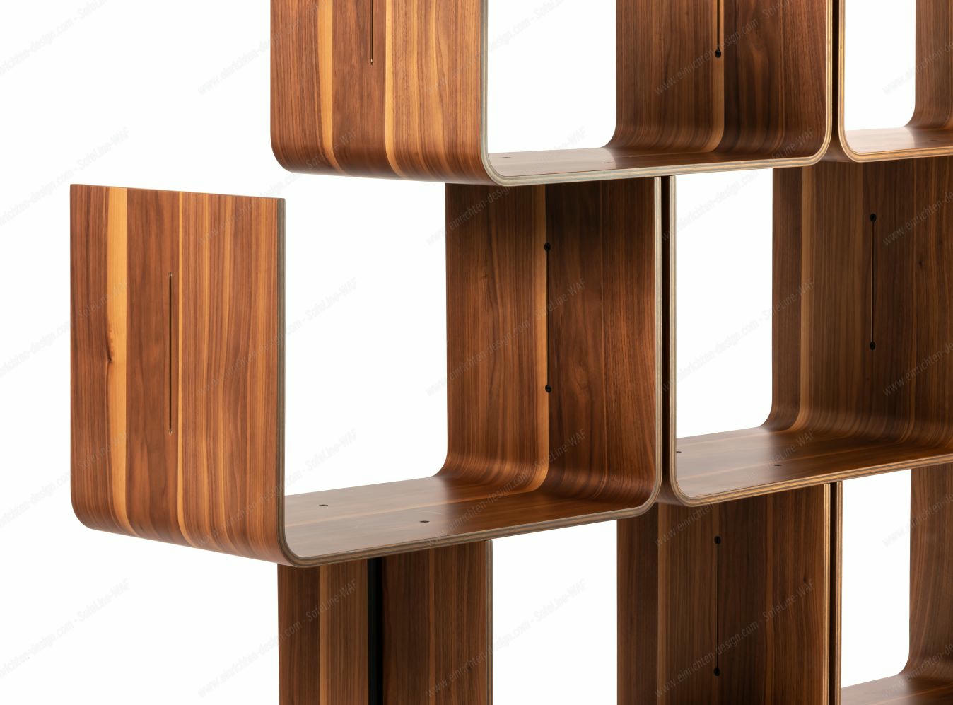 Elysée Regal: Detailansicht des modularen Regalsystems aus amerikanischem Nussbaum von Magis. Modernes Design.