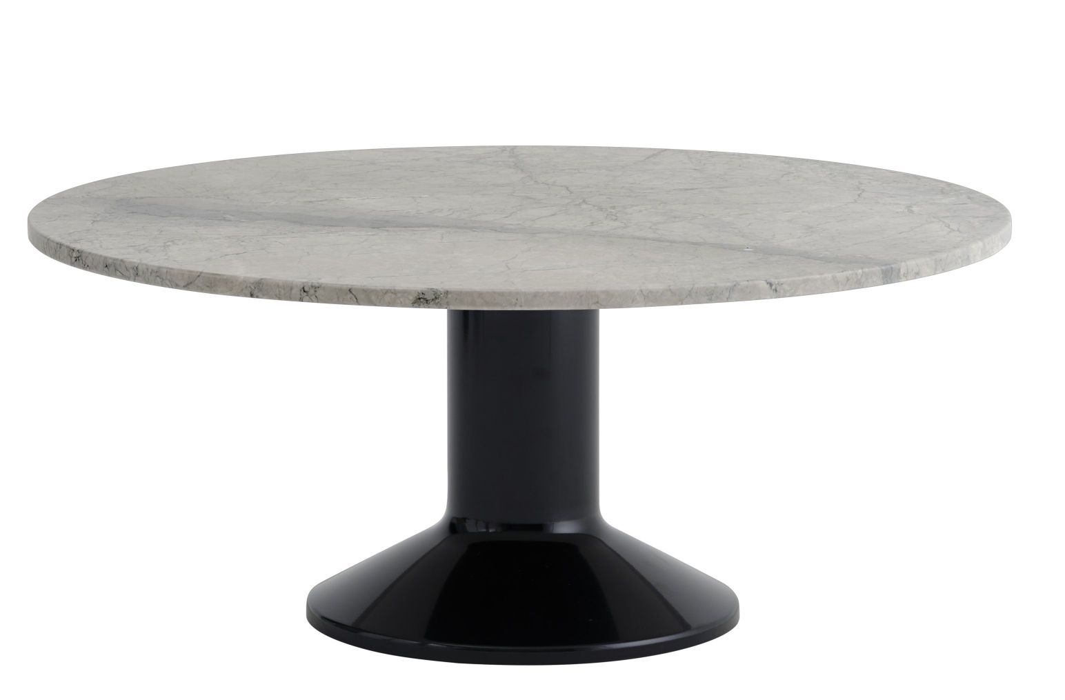 Muuto MIDST Coffee Table Couchtisch mit runder, grauer Marmorplatte und schwarzem Fuß.