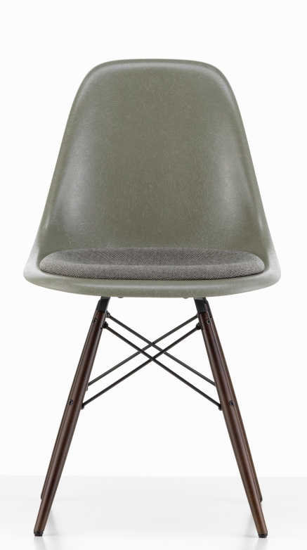 Eames Fibreglass Chair DSW Chair with seat cushion Vitra