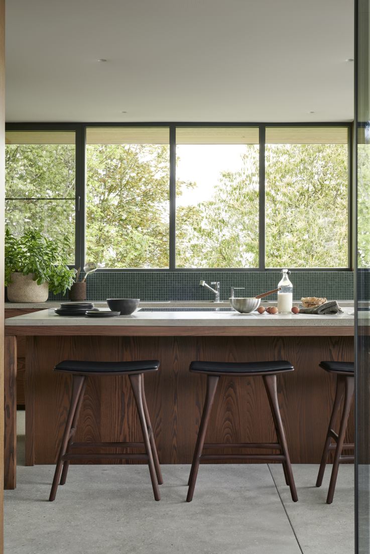 Osso Counter Stool Bar stool with seat cushion leather black Ethnicraft 