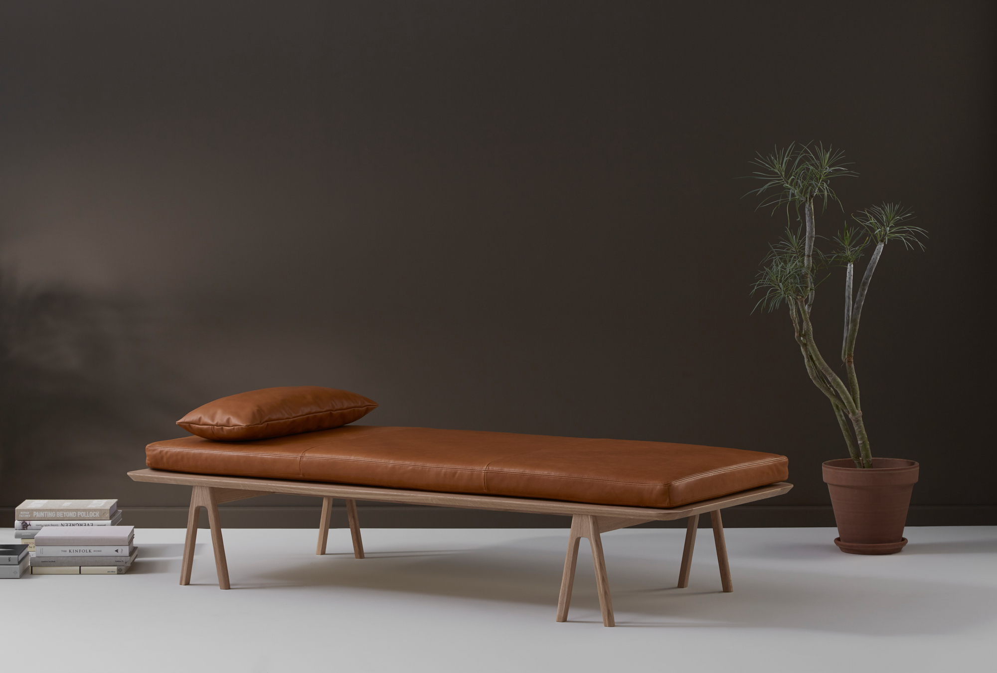 Level Daybed White/Black Woud