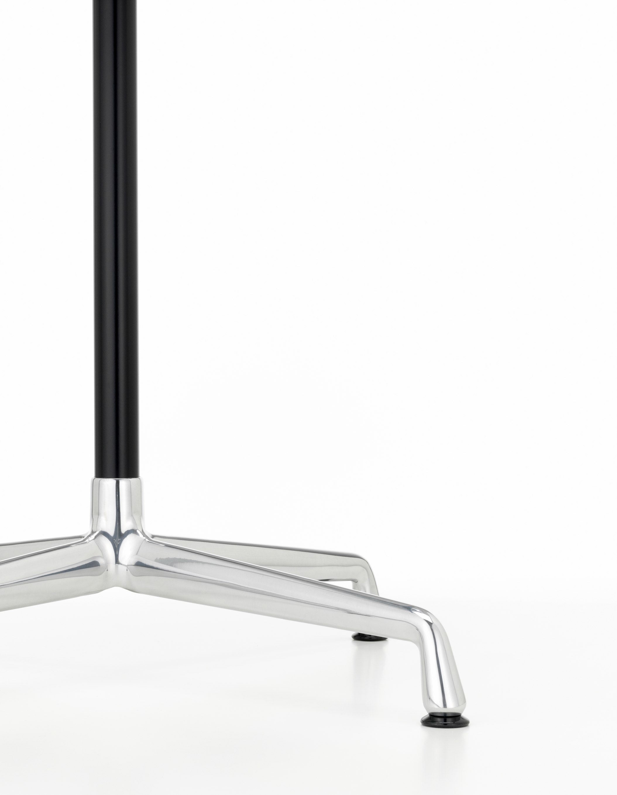 Eames Contract Table round Ø70 cm Vitra