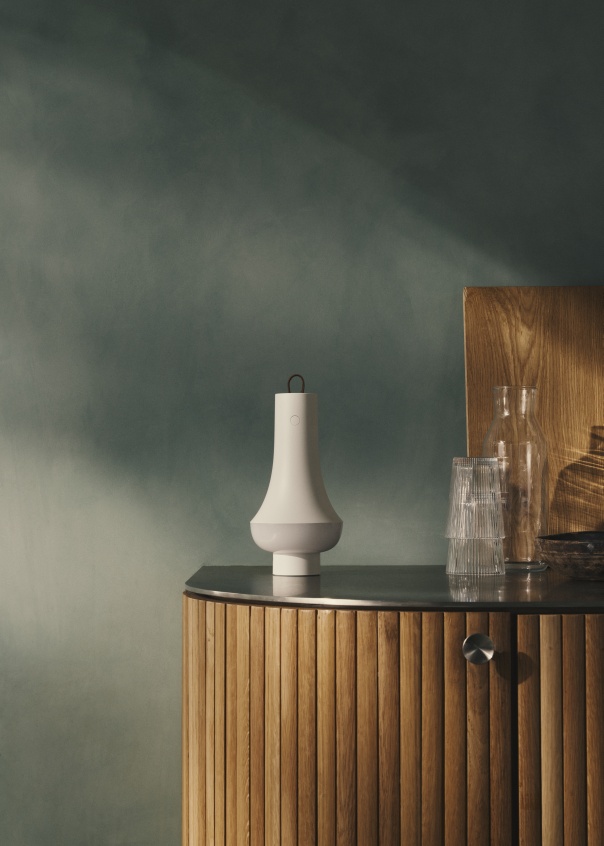 Tomoshi Portable rechargeable lamp / table lamp Louis Poulsen
