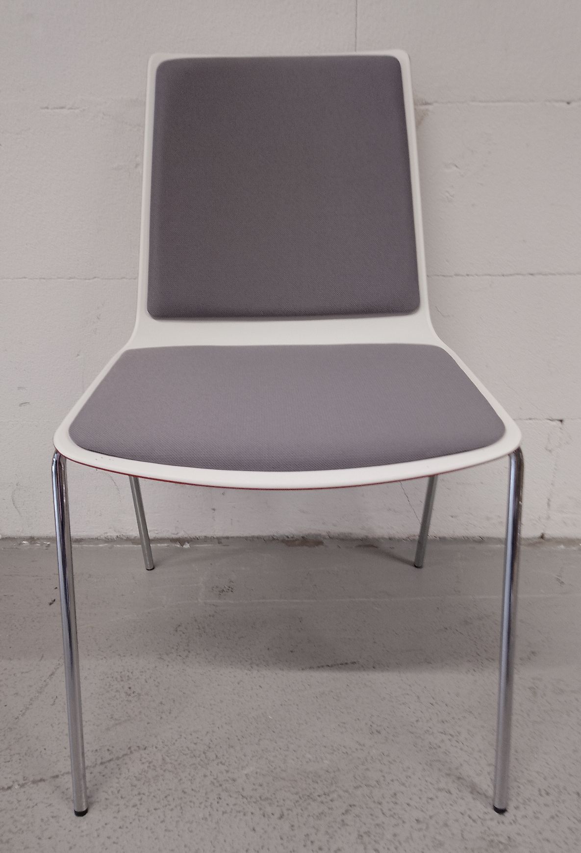 nooi Chair 4-legged chair Wiesner Hager EXHIBITION PIECE / USED FURNITURE