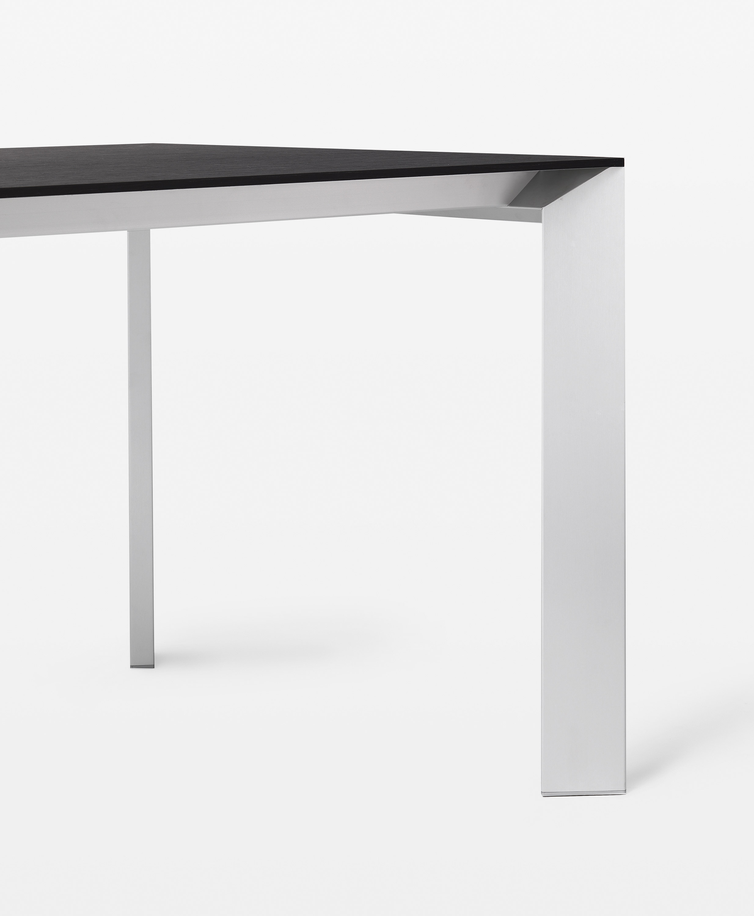 Nori dining table Kristalia