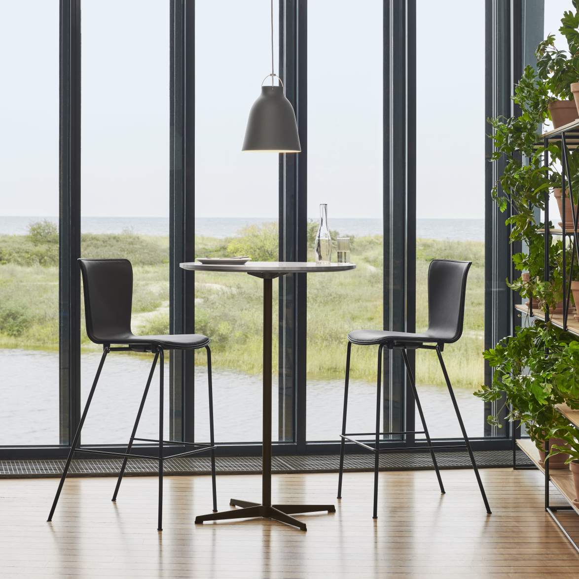 Circular bar table H 108 cm Fritz Hansen