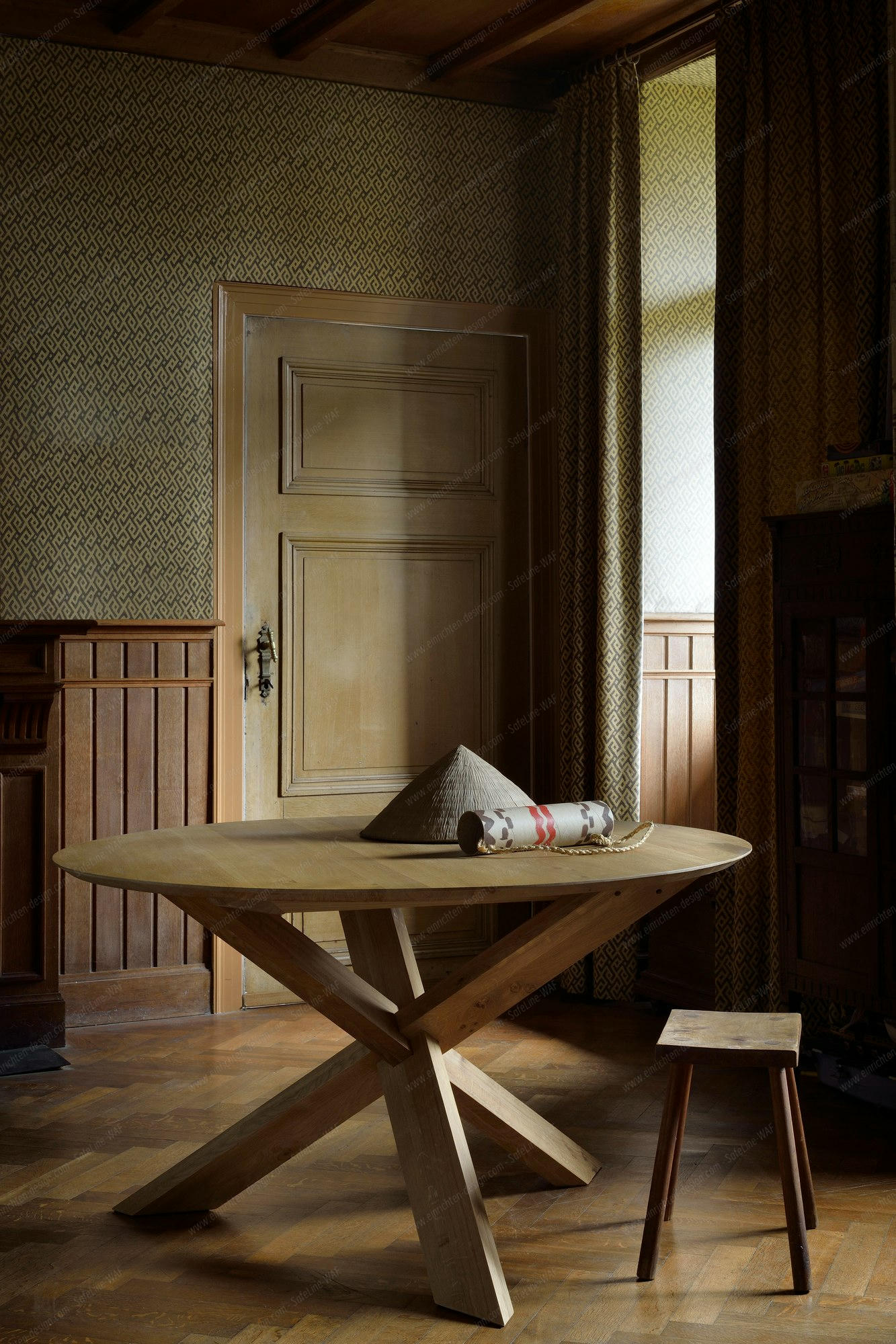 Dining table Circle oak Ethnicraft