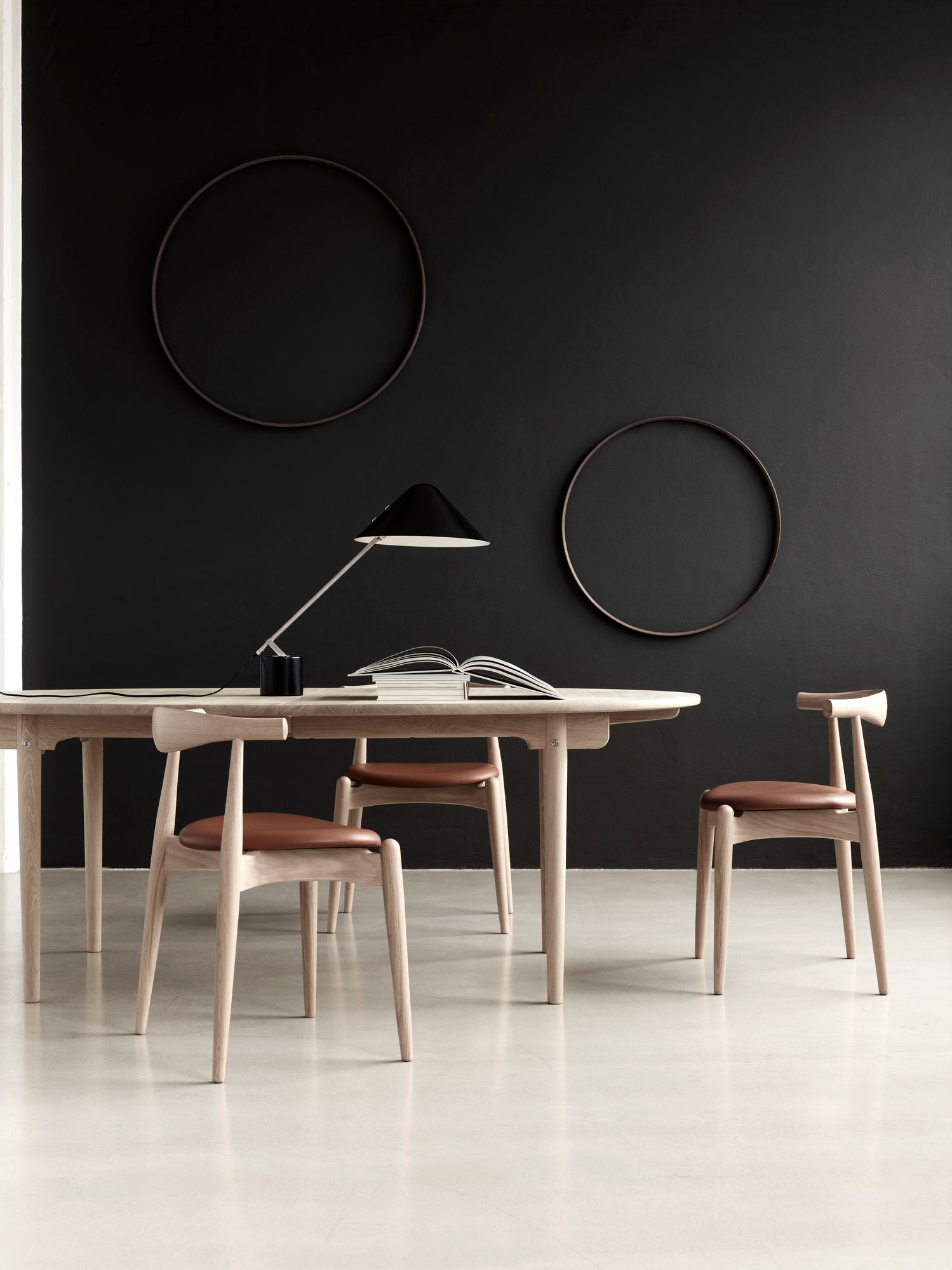 CH20 Elbow Chair upholstered Carl Hansen &amp; Søn frame oak soaped seat leather thor 325