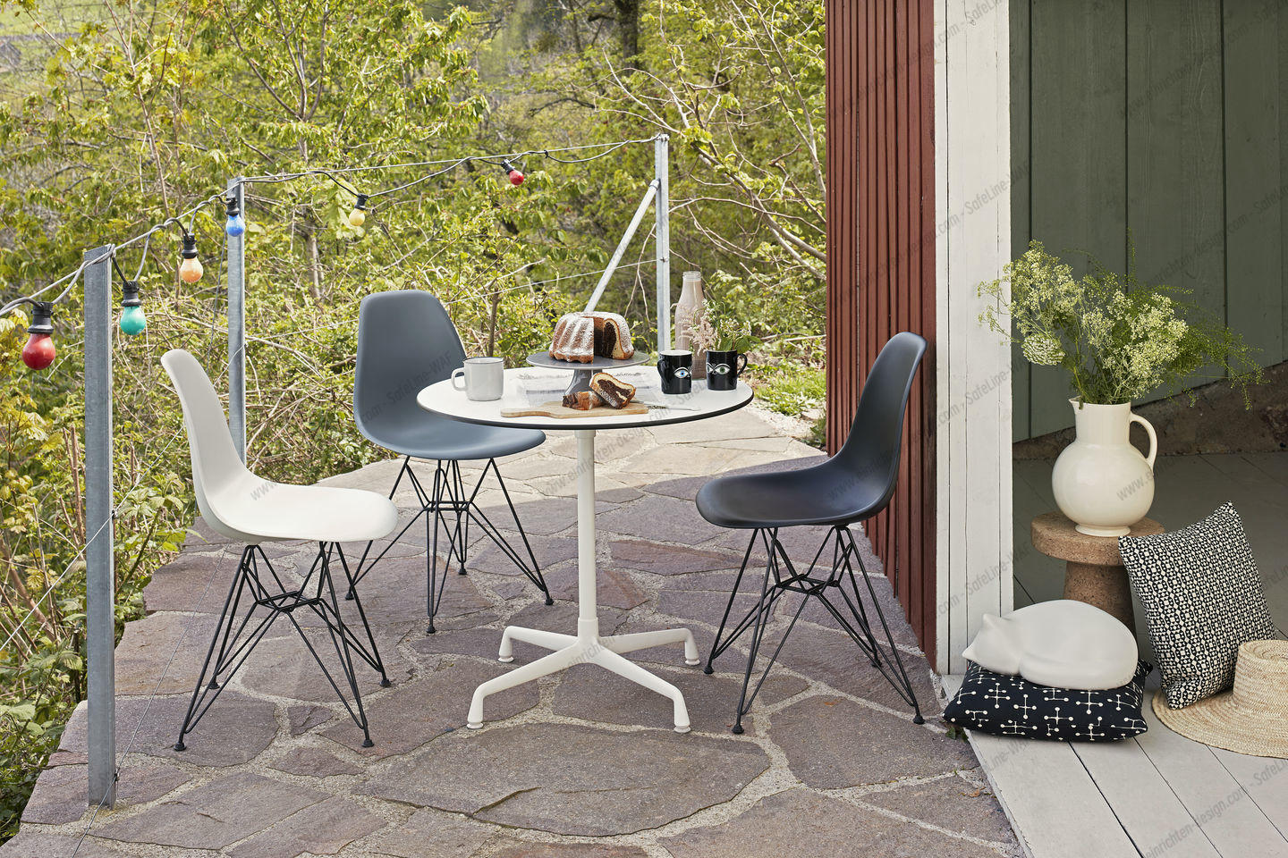 Eames Plastic Side Chair DSR Chair Vitra Black-Pale Pink