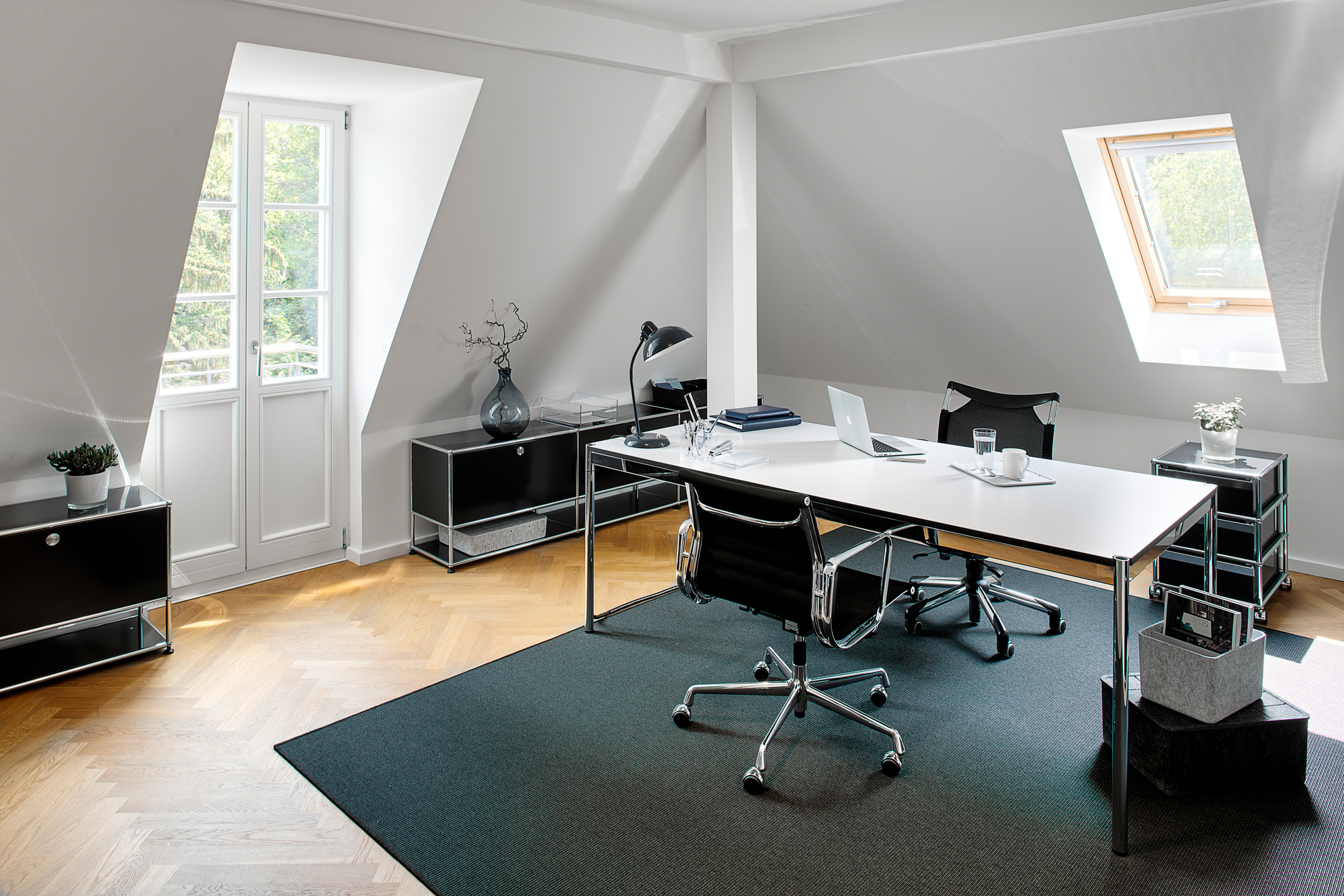 USM Haller Tisch 175 x 100 cm eiche furniert, lackiert schwarz