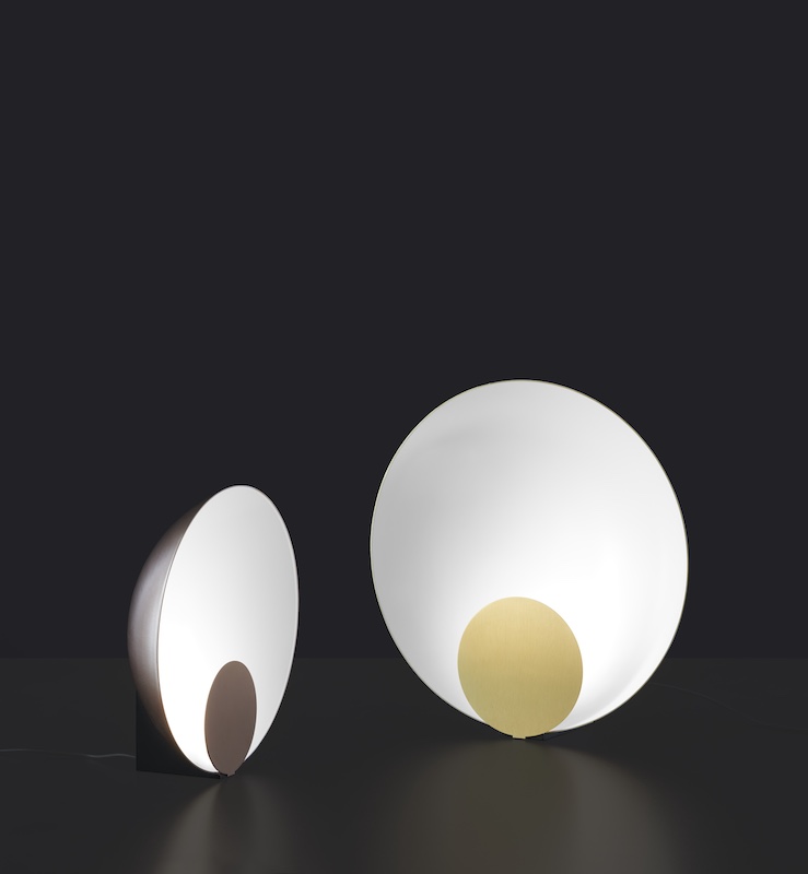 Zwei Siro Tischleuchten von Oluce in Mattschwarz und Satin Bronze. Moderne Designleuchten.