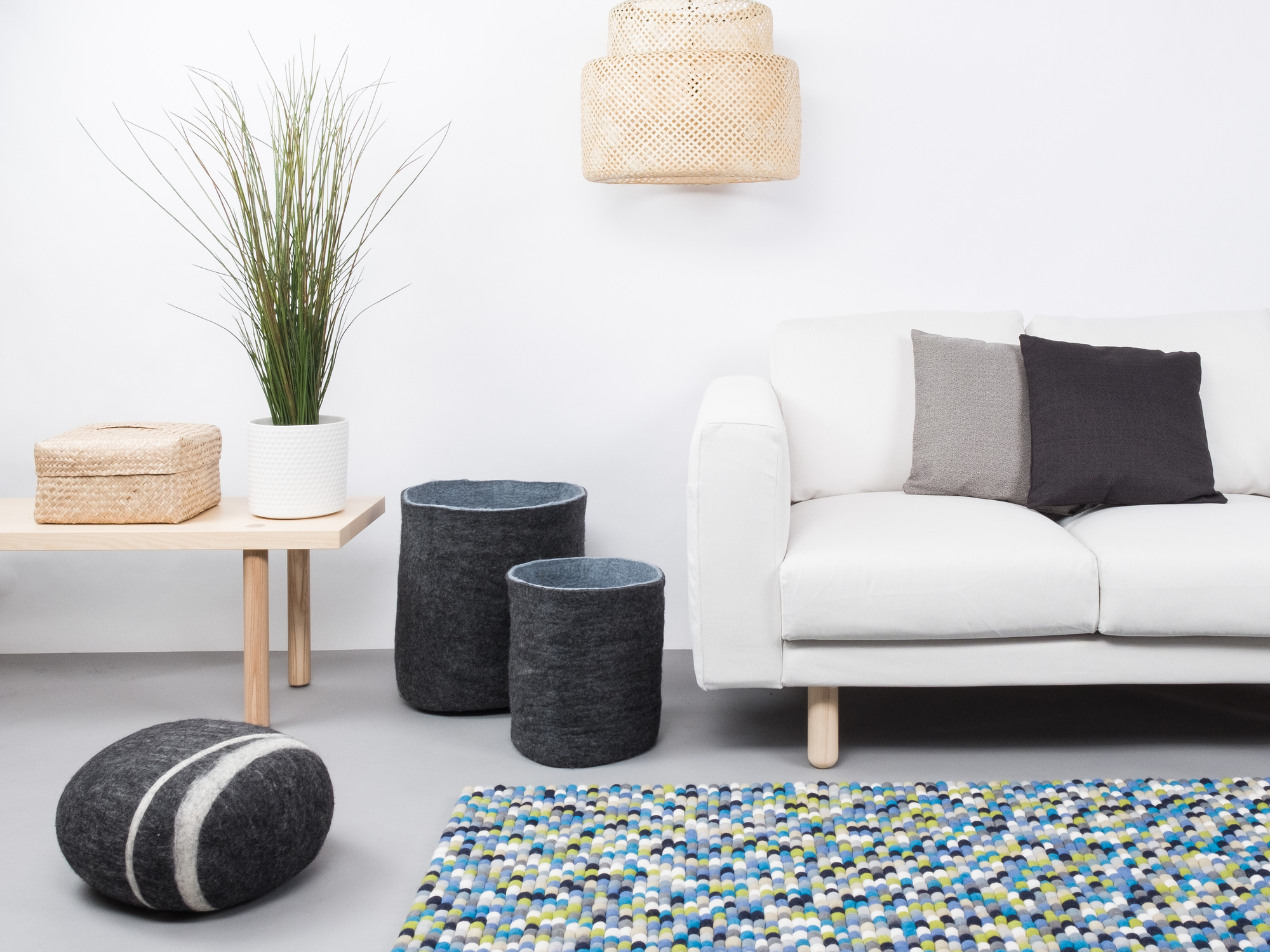 Felt ball Carpet 140x200 cm Myfelt Lotte