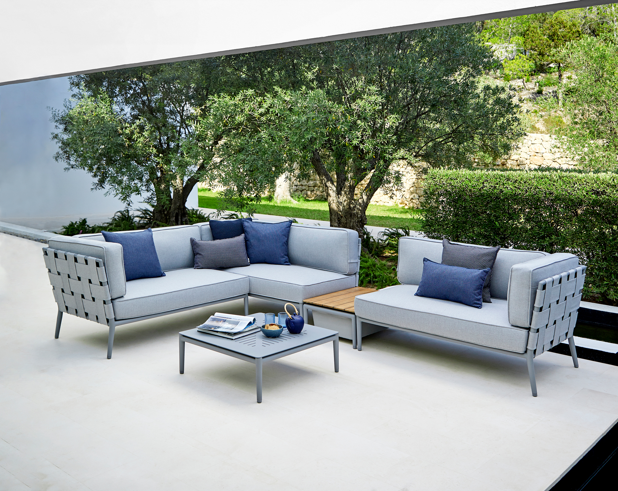 Conic Outdoor coffee table light grey Cane-Line