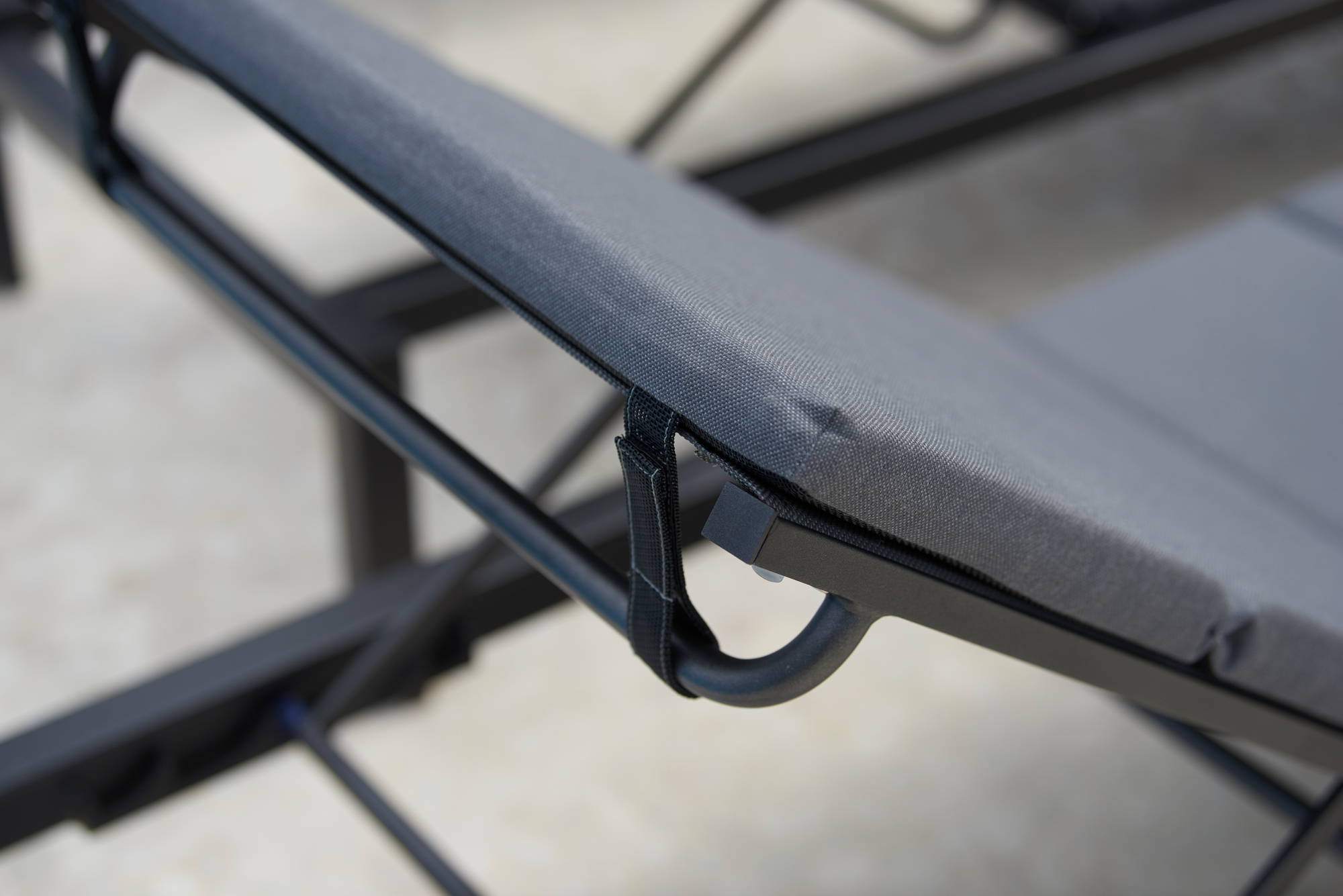 Relax Outdoor Sun lounger stackable Cane-Line light gray