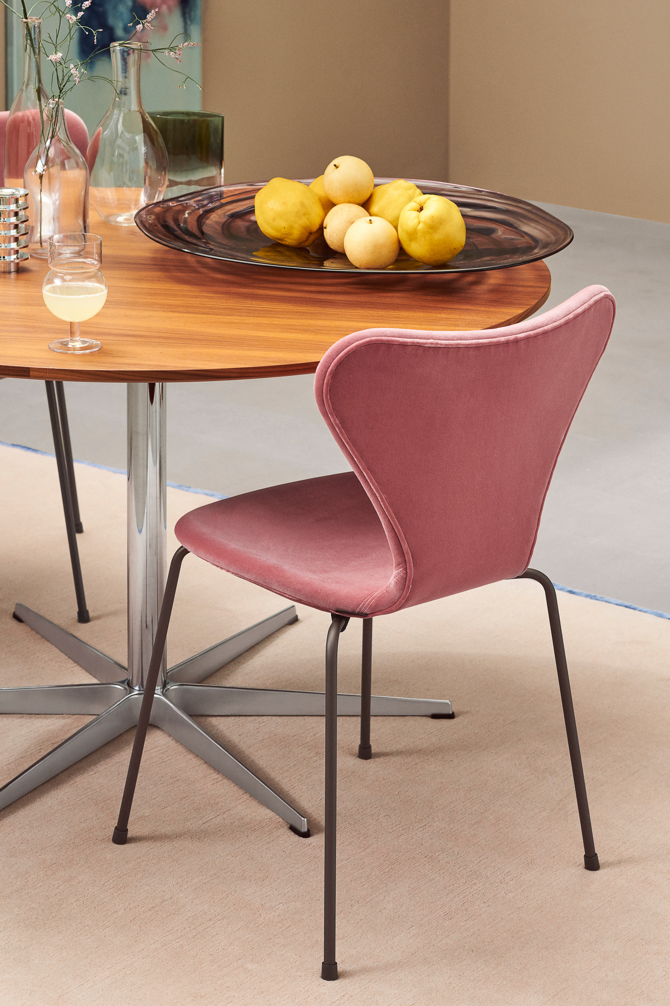 Series 7 3107 Belfast Chair fully upholstered Fritz Hansen autumn red