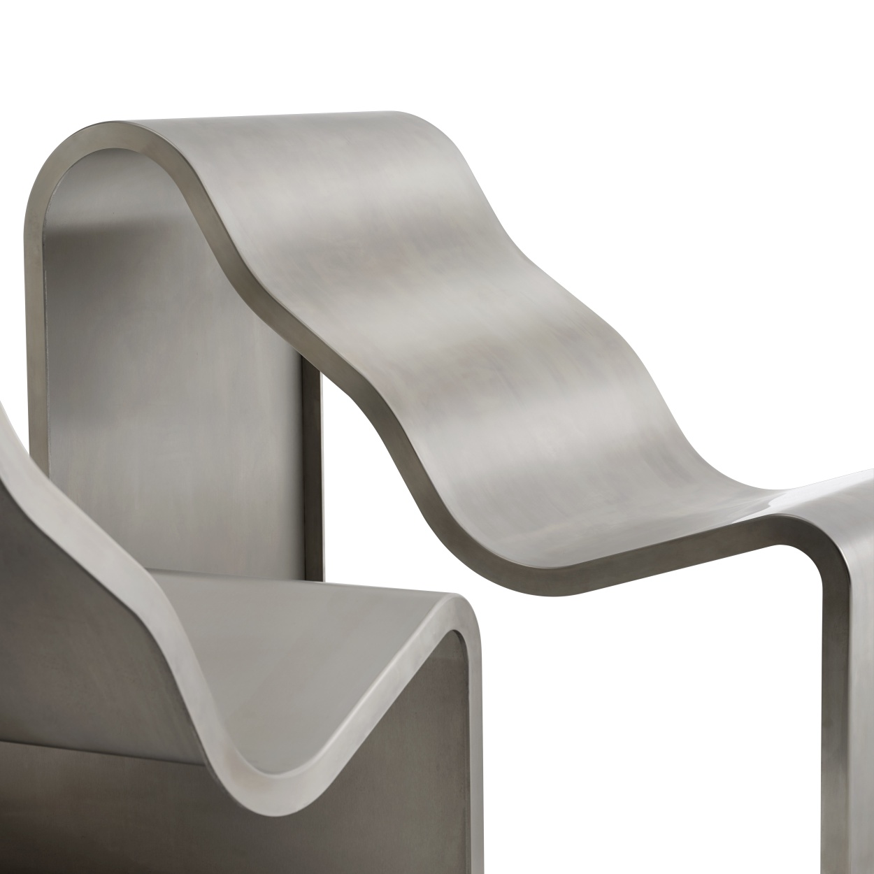 Detailaufnahme der Muuto Dream Bench Indoor/Outdoor Bank, modernes Designmöbel aus gebogenem Metall.
