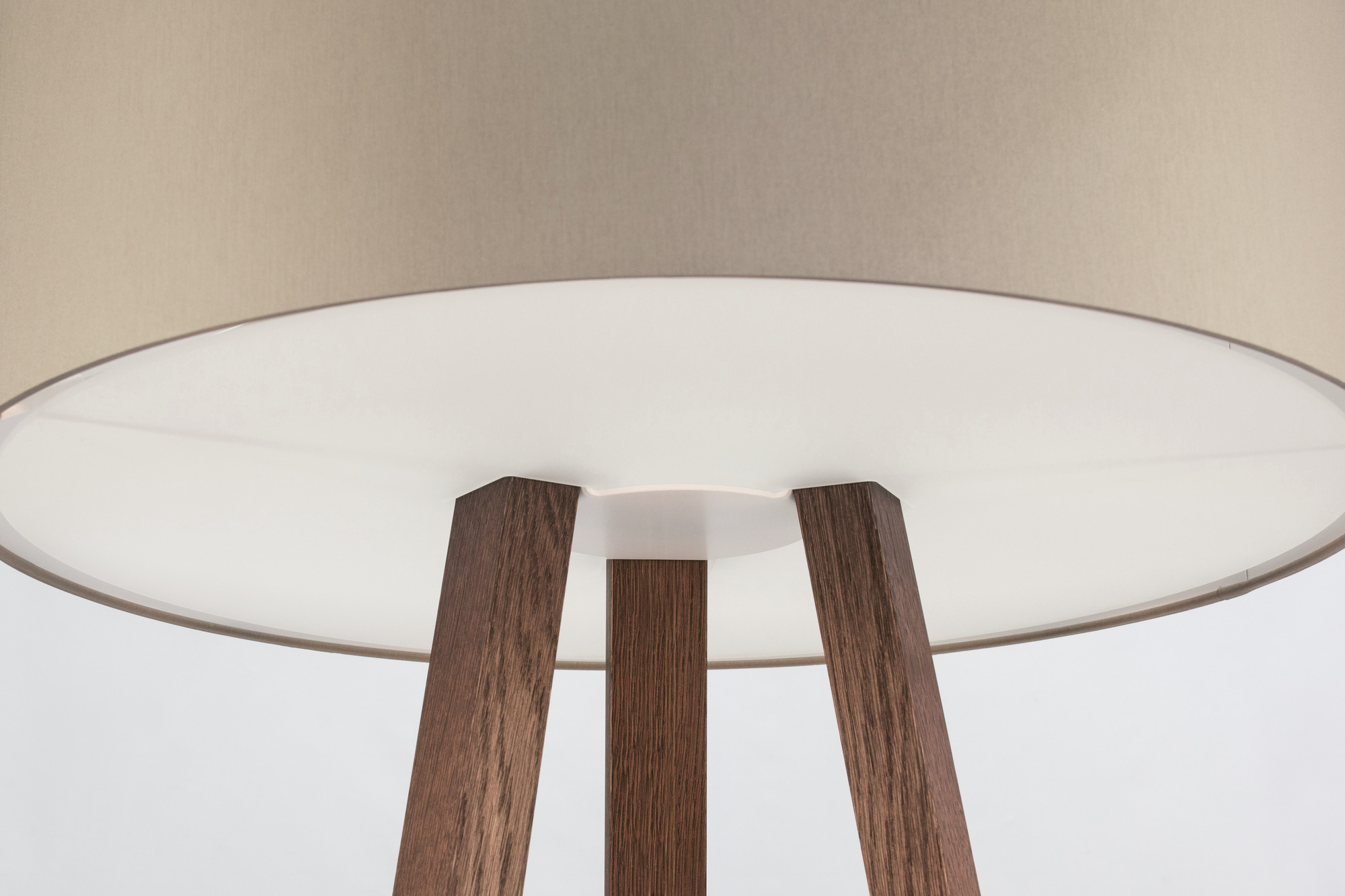 Luca Stand high floor lamp natural oak / white Maigrau