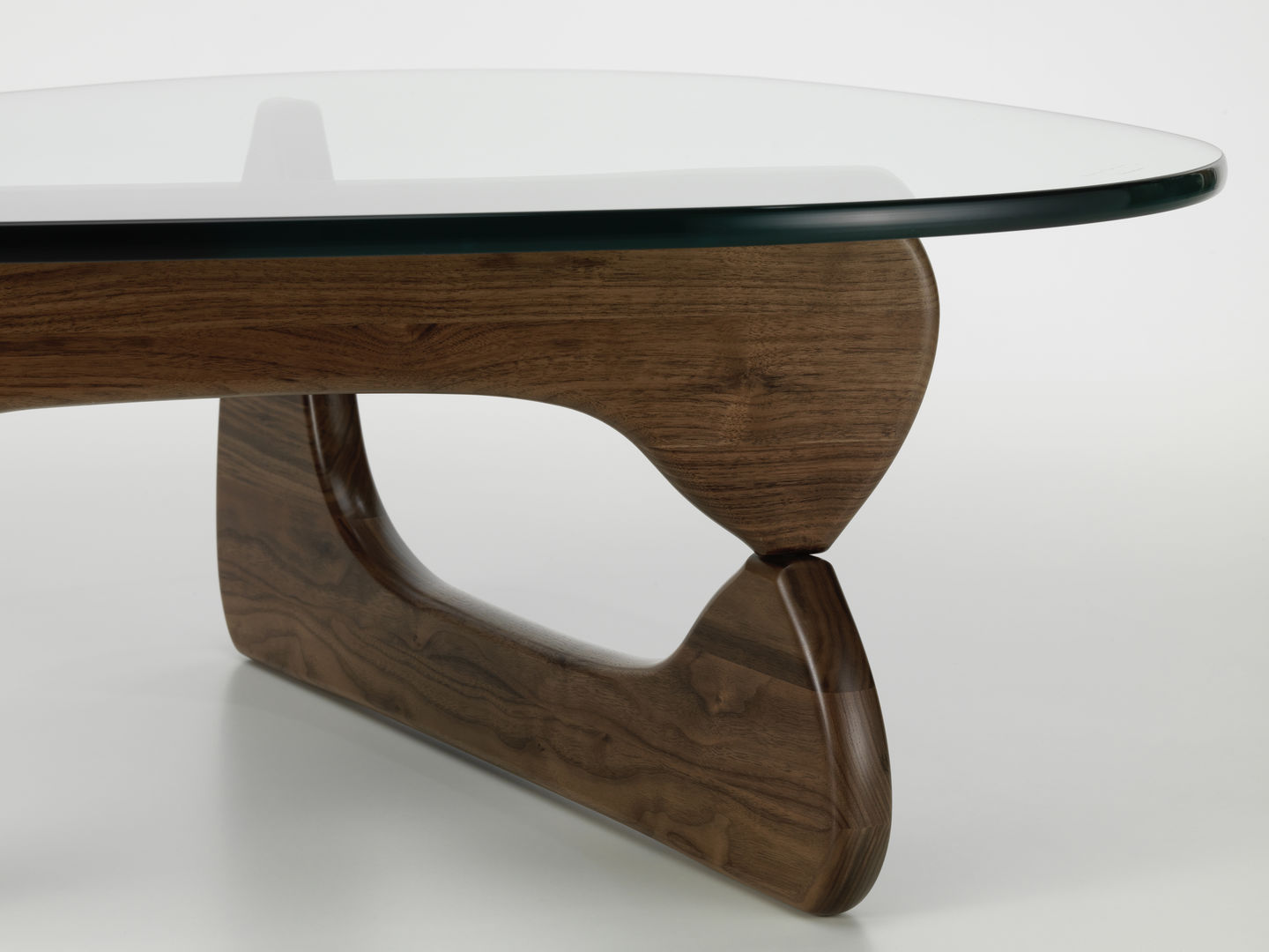 Noguchi Coffee Table Walnut Vitra